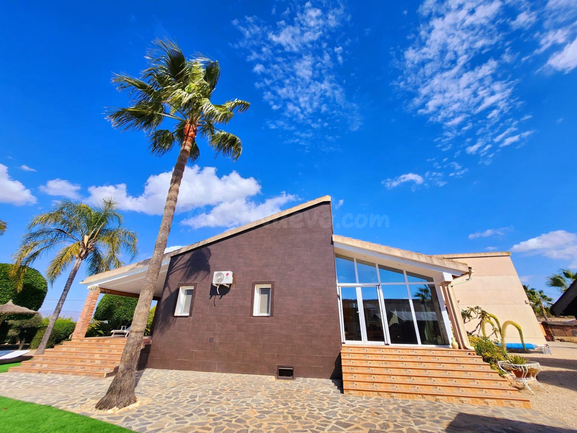 Chalet a la venta en Jacarilla - foto 3