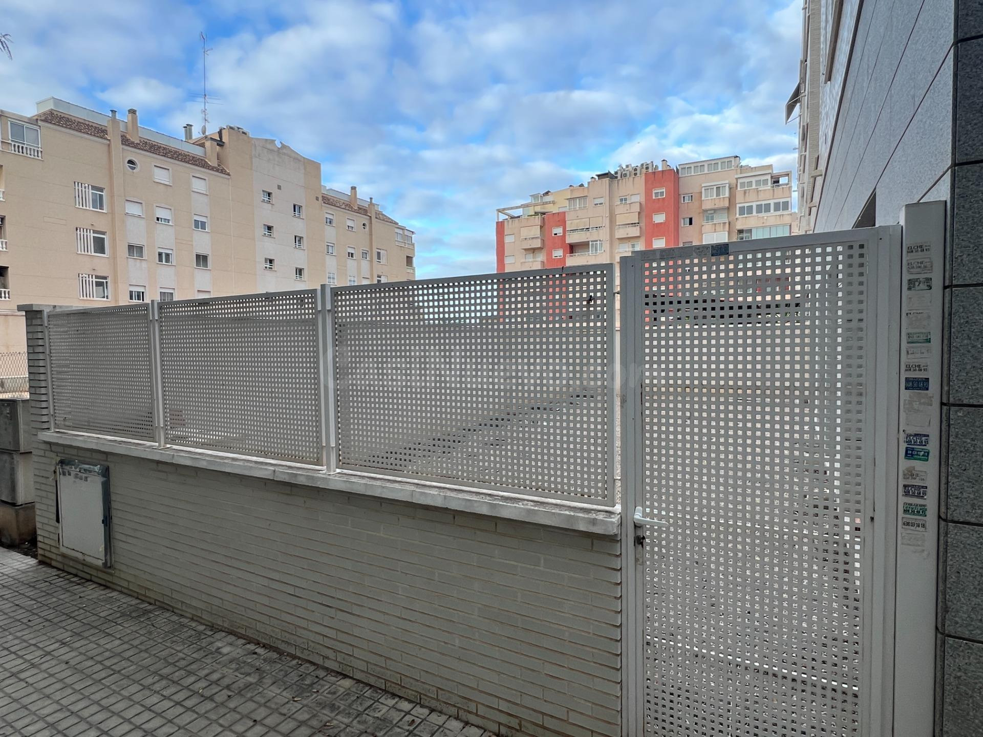 Local en alquiler con terraza en Elche zona Campo de Fútbol - foto 3