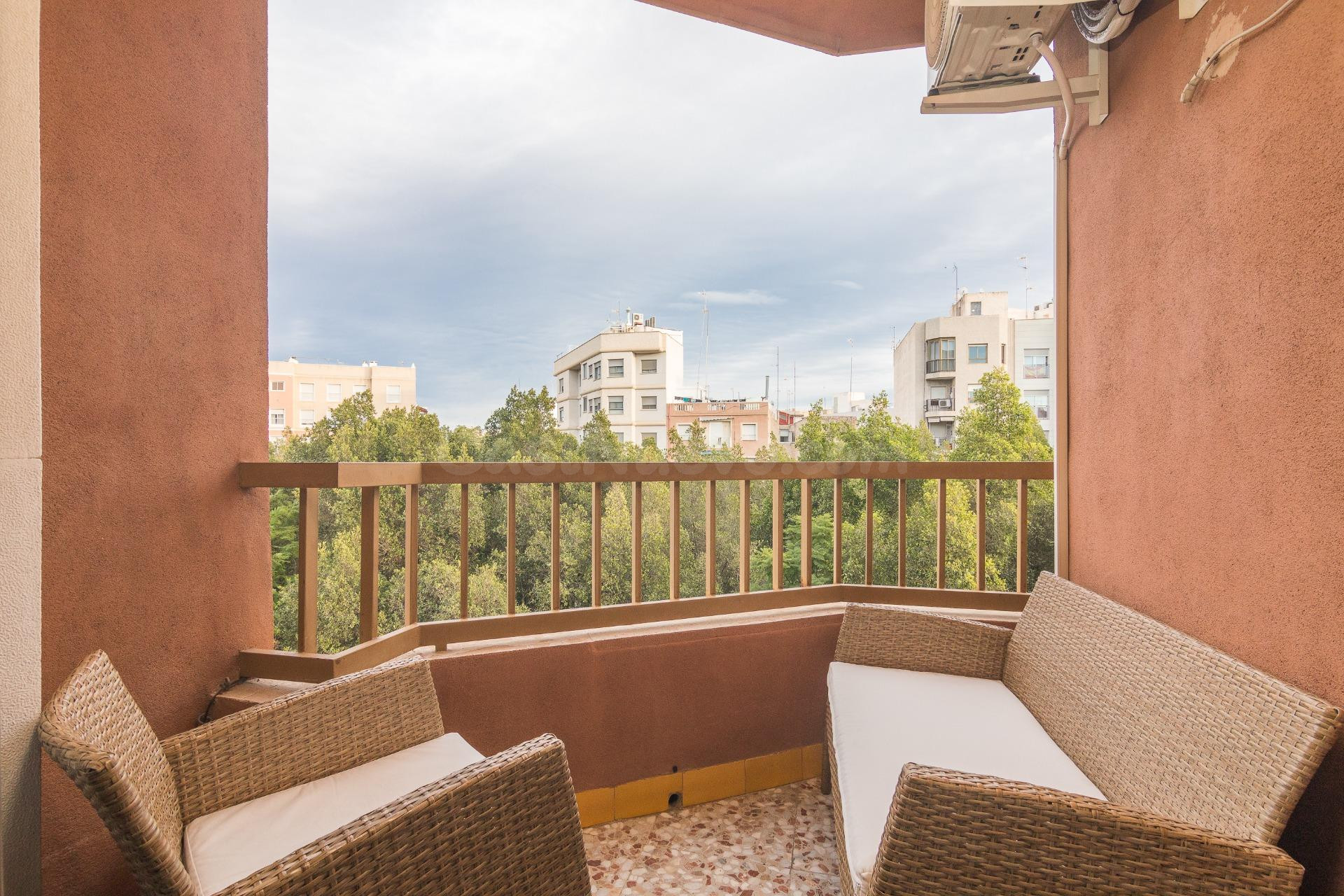 Piso de 4 habitaciones con ascensor en Avenida de la Liberta