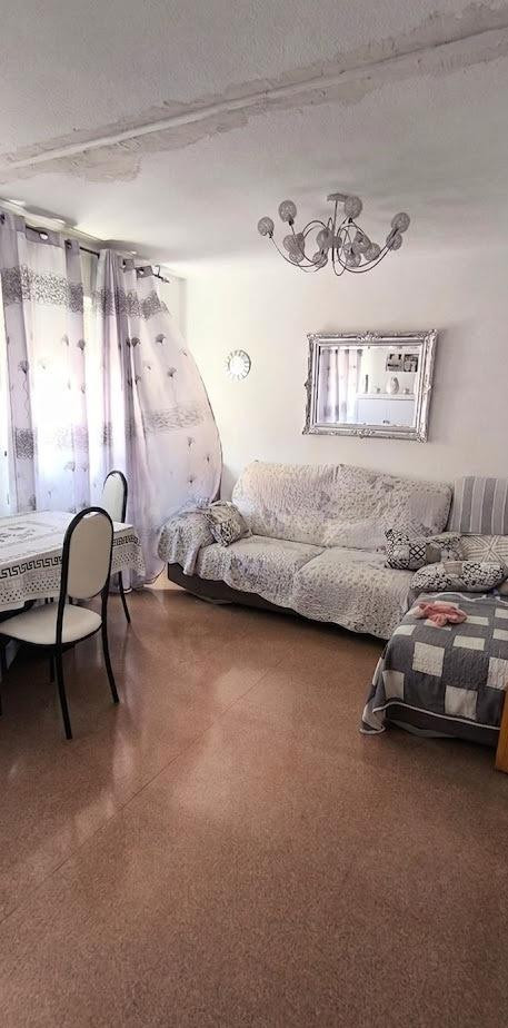 Vivienda Reformada en Dolores: Amplitud y Versatilidad Única - foto 2