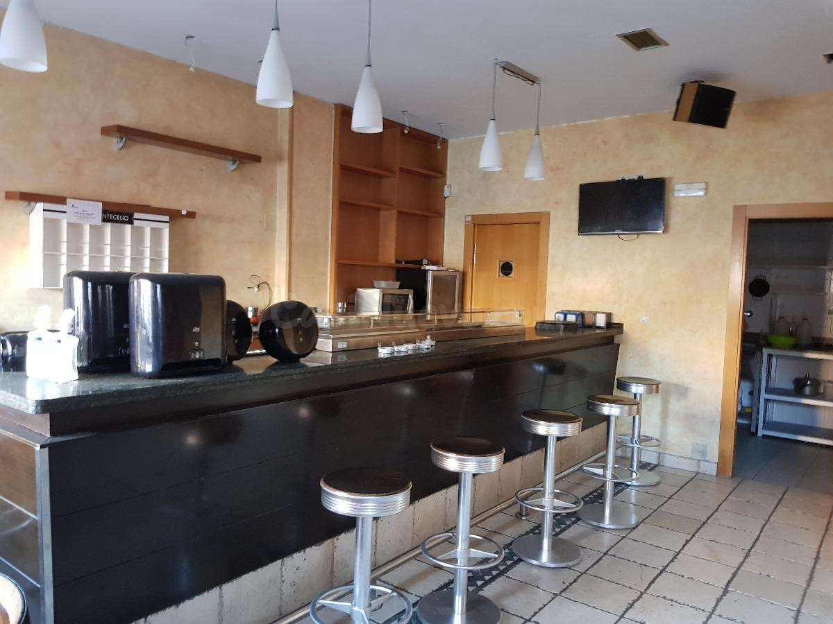 VENTA DE LOCAL Y NEGOCIO DE HOSTELERÍA EN ZAMORA ZONA LA VAG - foto 2