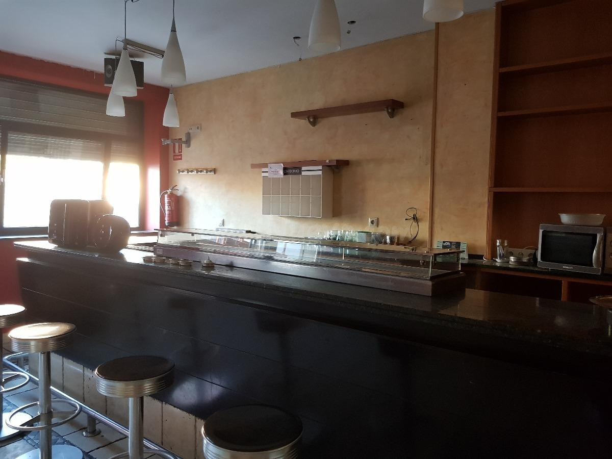 VENTA DE LOCAL Y NEGOCIO DE HOSTELERÍA EN ZAMORA ZONA LA VAG - foto 3