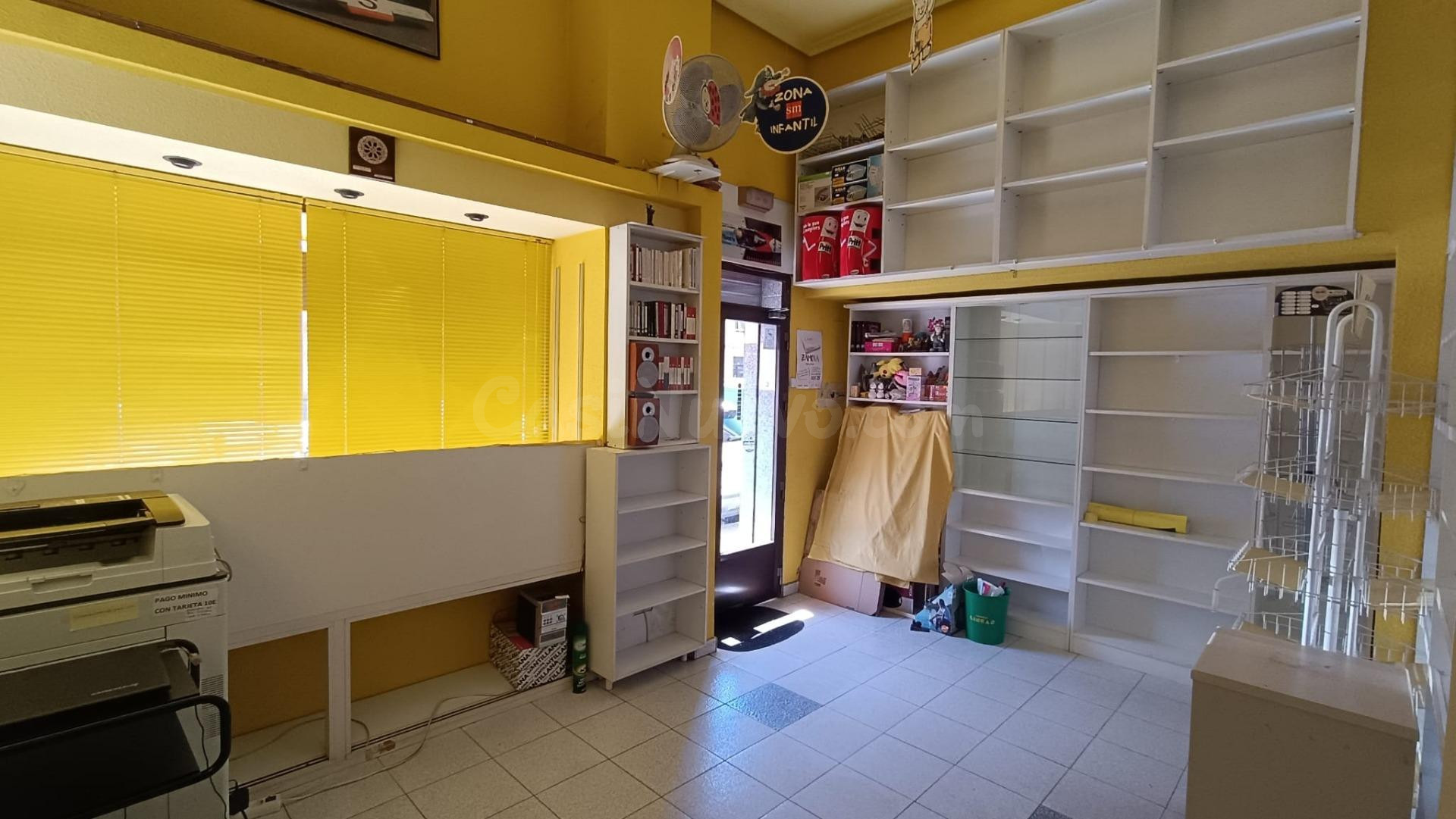 VENTA DE LOCAL Y NEGOCIO (LIBRERÍA) EN ZAMORA ZONA LA VAGUAD - foto 4
