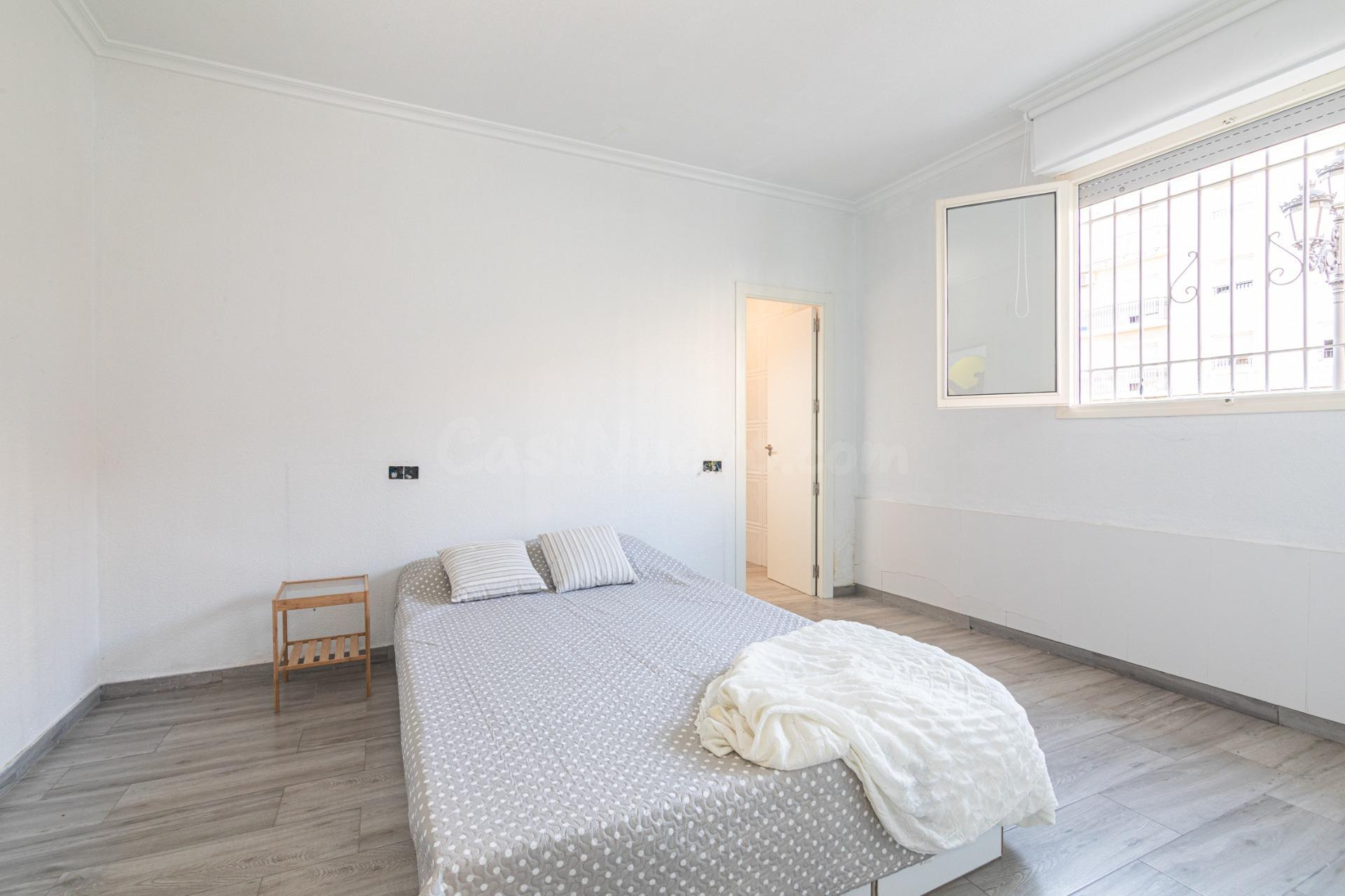Planta baja 2 habitaciones en Raval - Elche - foto 4