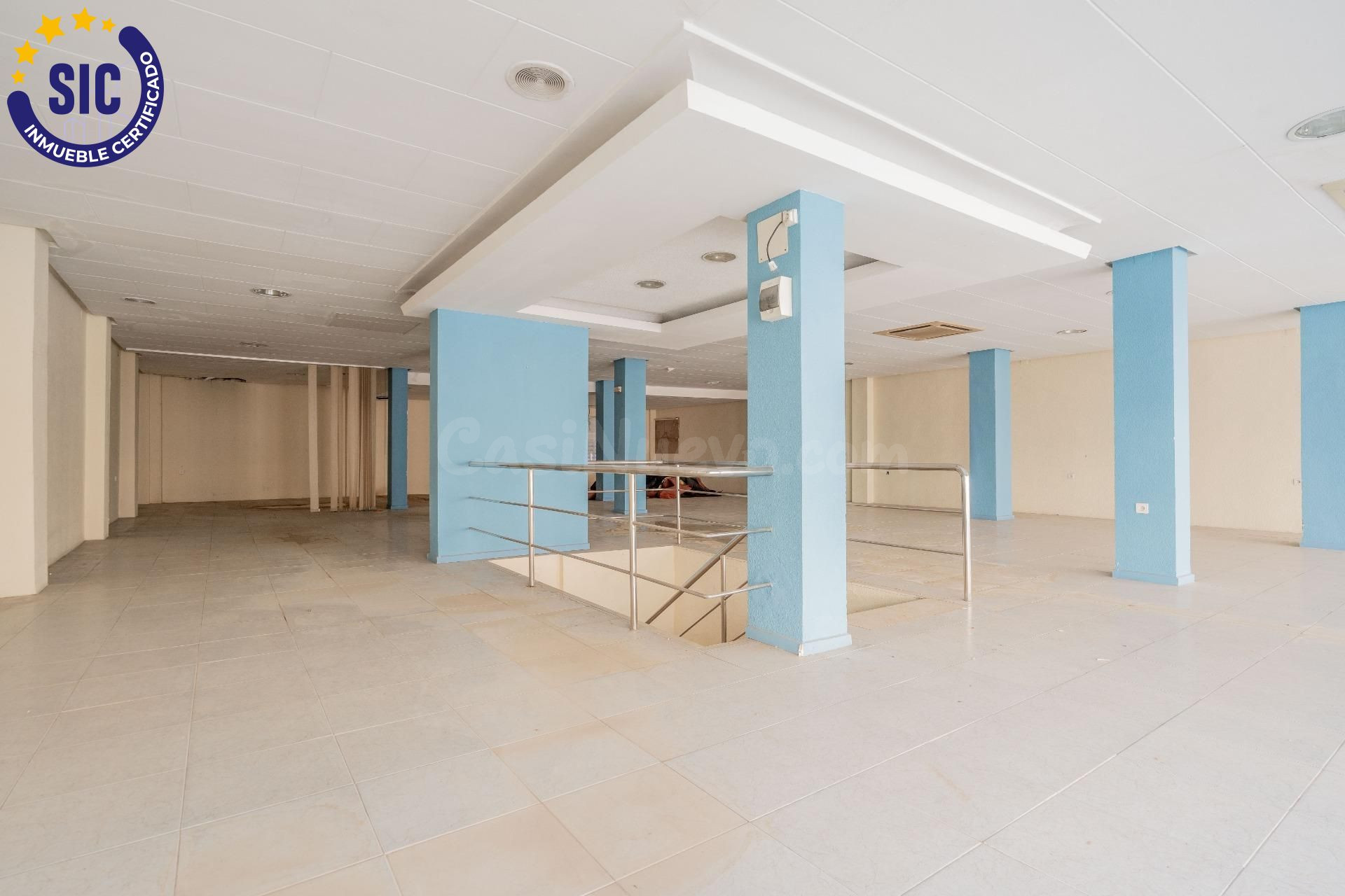 SE VENDE LOCAL COMERCIAL EN AVENIDA PRINCIPAL DE BENETÚSSER