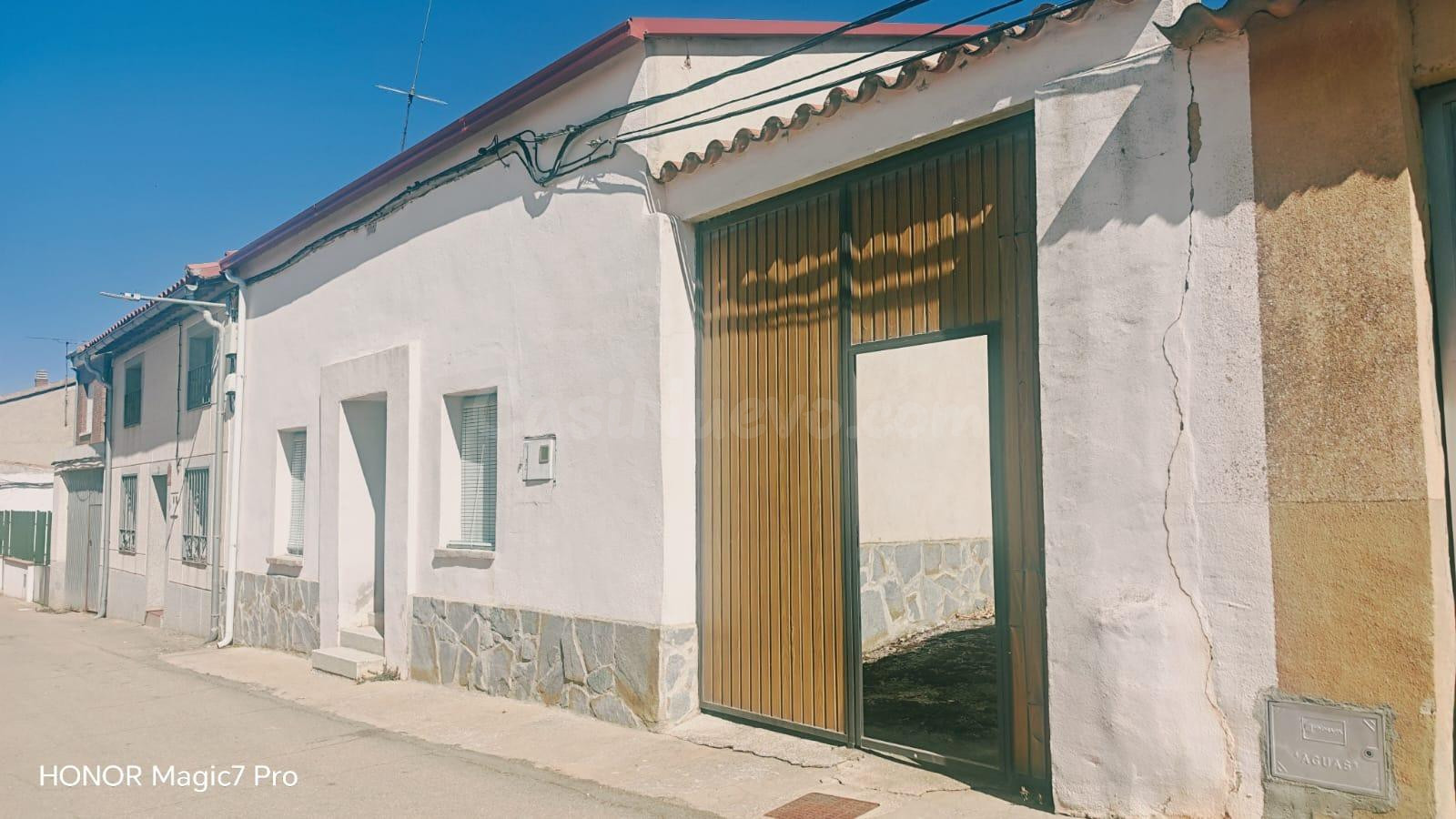 CASA EN VENTA EN MANGANESES DE LA LAMPREANA, BUEN ESTADO, 3 