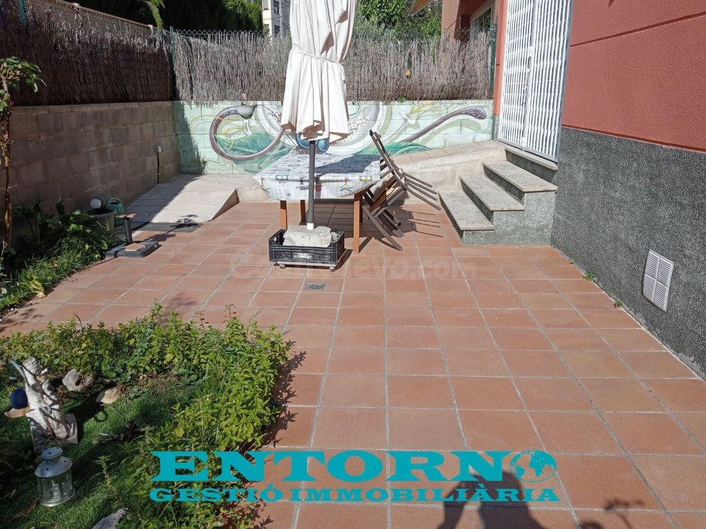 Preciosa Casa en el Centro de Palau Plegamans - foto 2