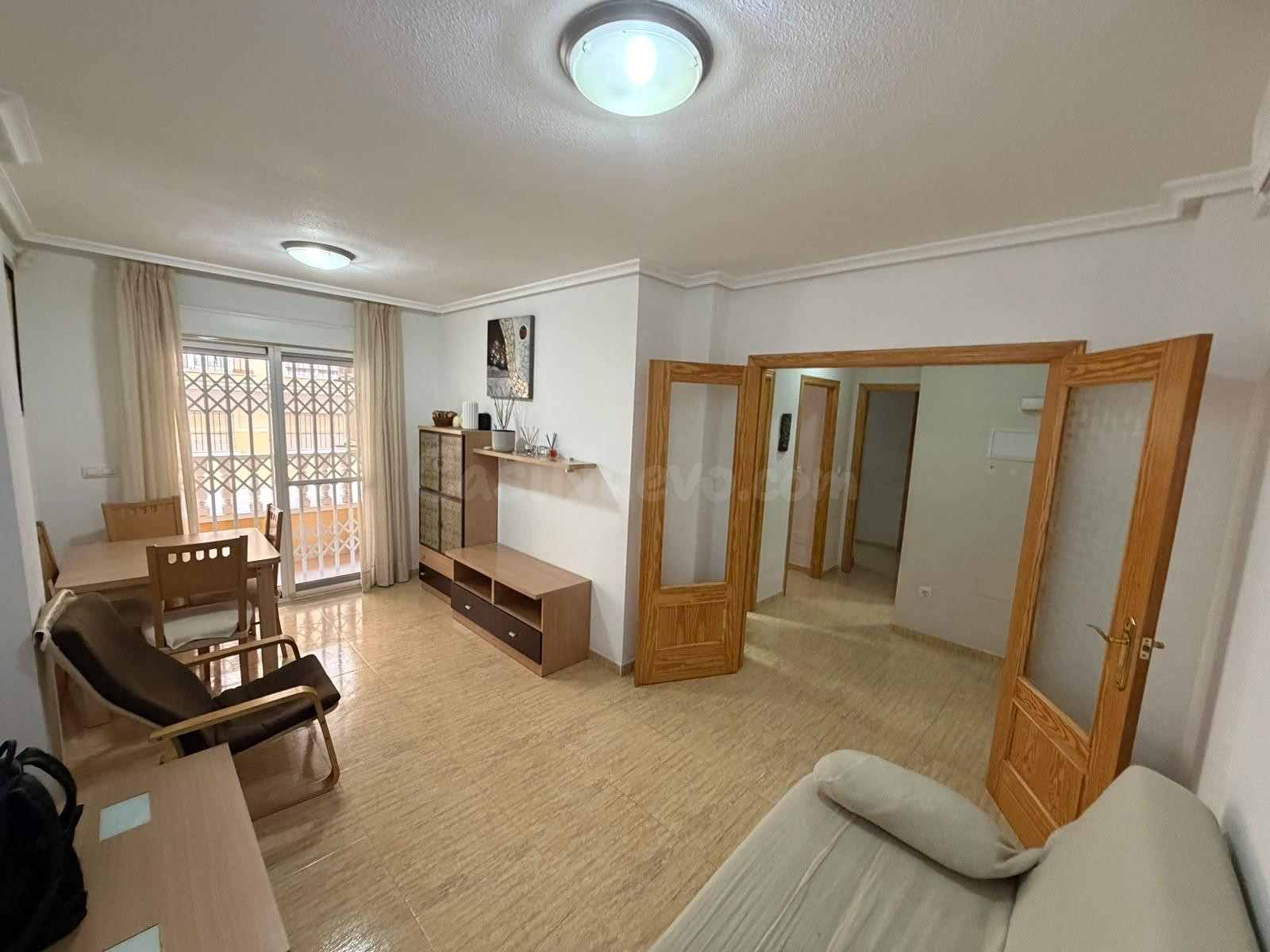 Vivienda de 2 dormitorios y 2 baños con piscina y garaje en 
