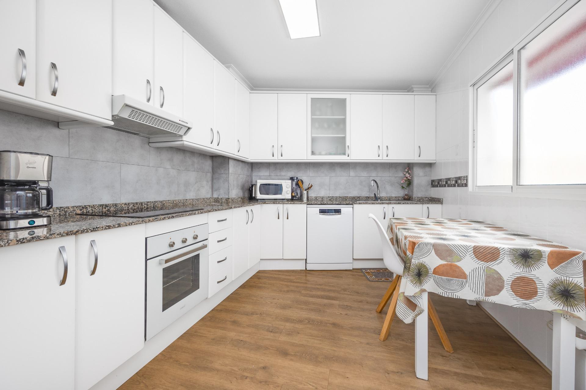 Amplio apartamento en el centro de Torrevieja - foto 3