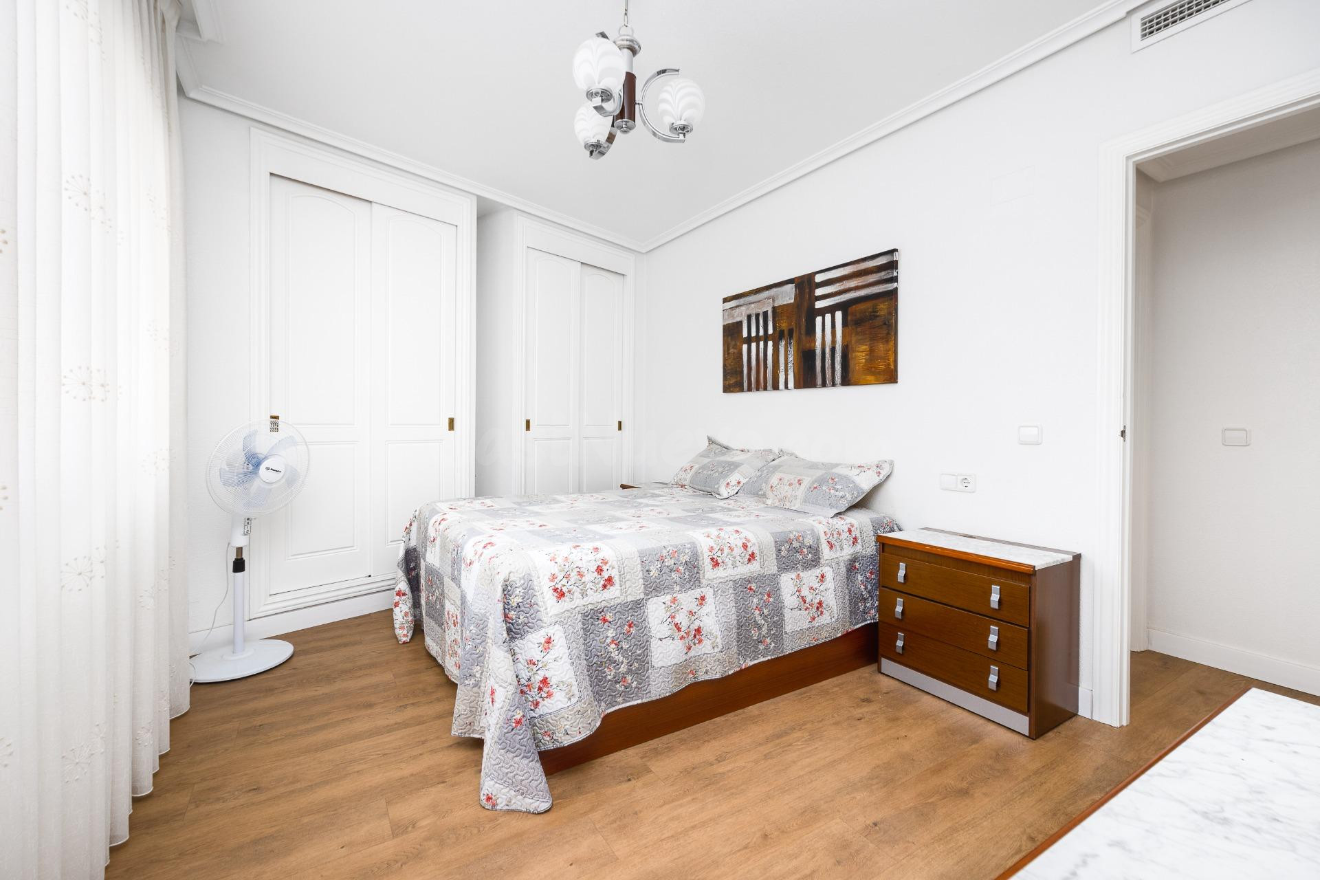 Amplio apartamento en el centro de Torrevieja - foto 4