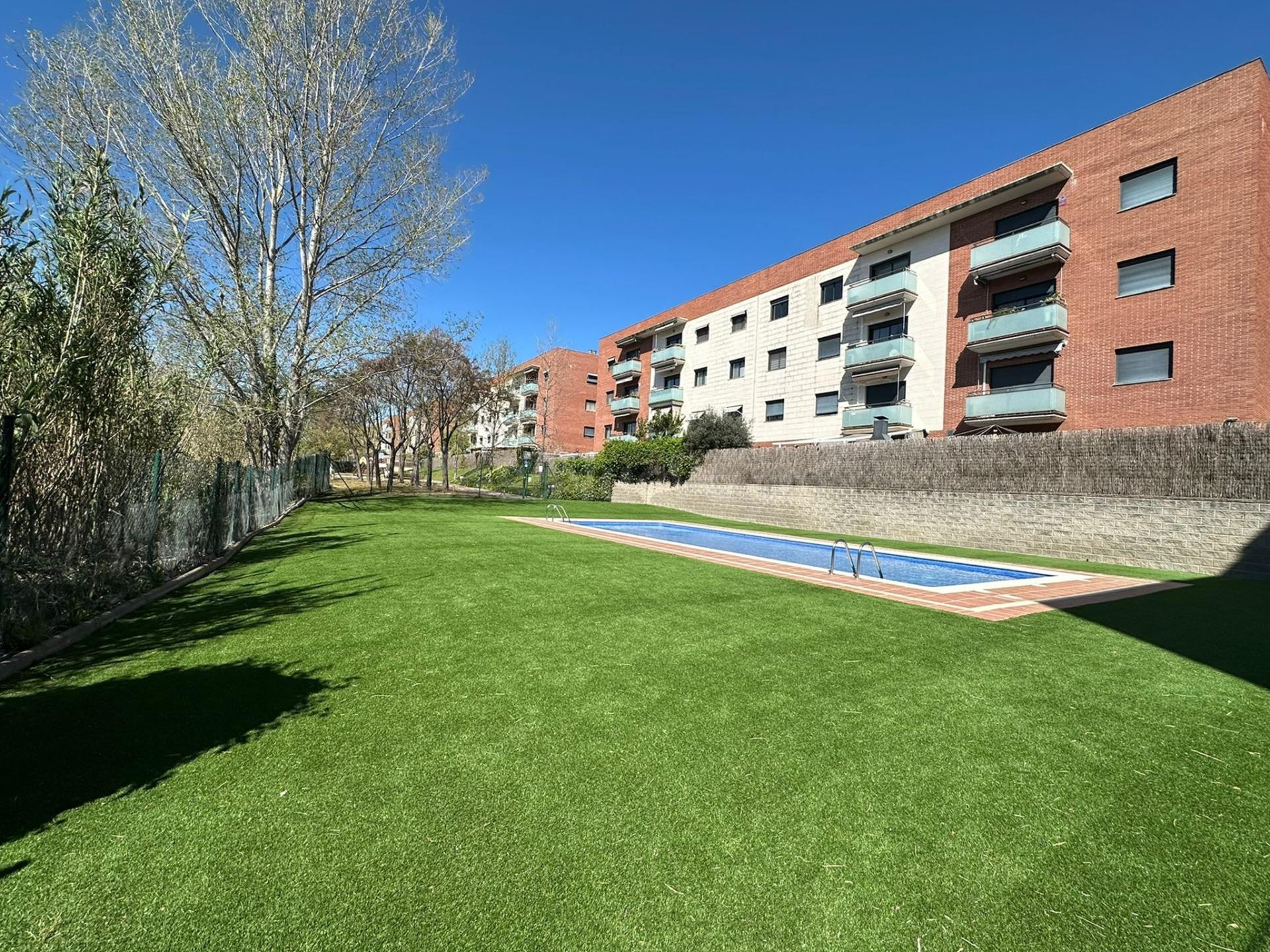 PISO SEMINUEVO CON PK Y PISCINA COMUNITARIA. - foto 3