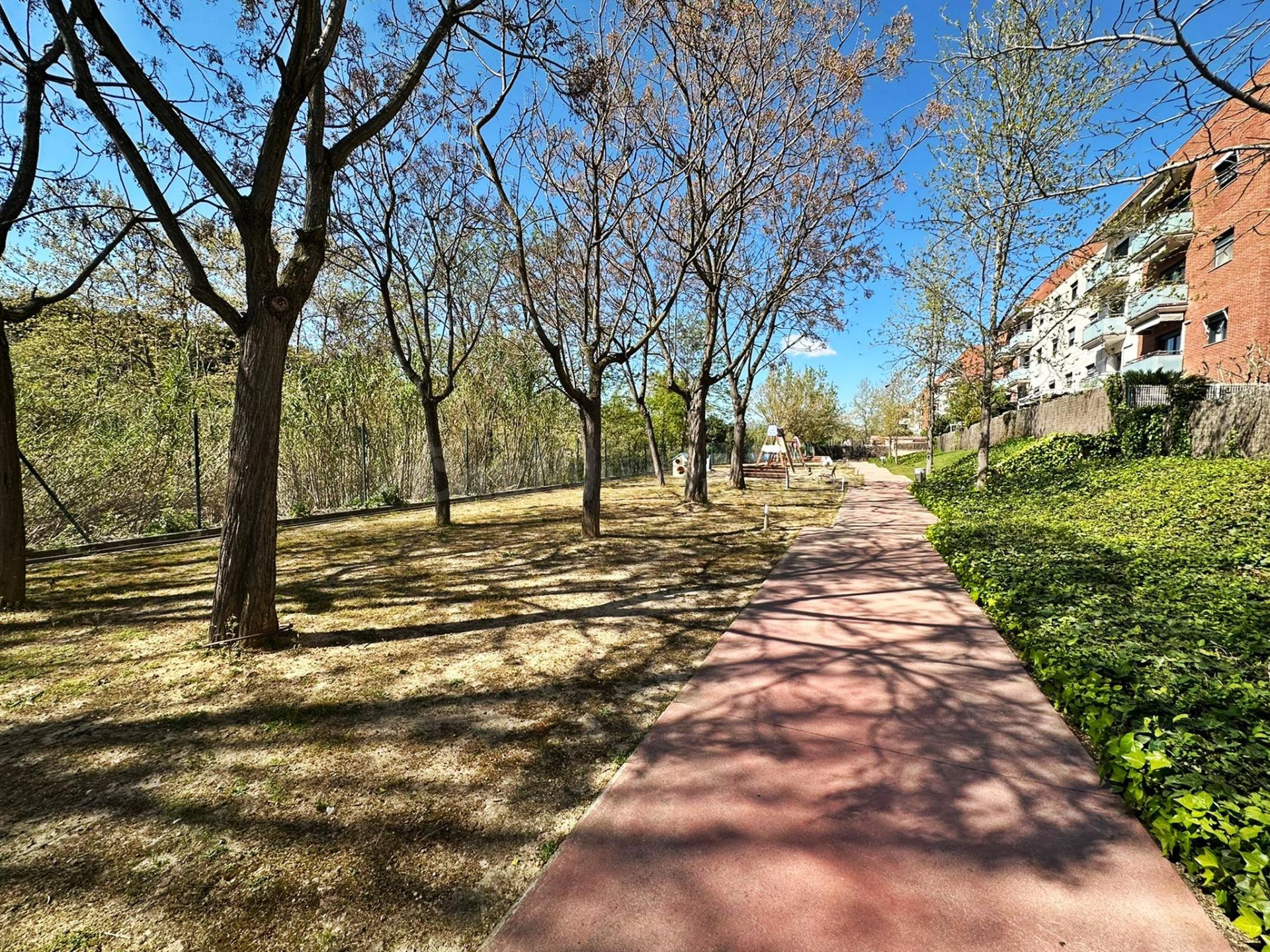 PISO SEMINUEVO CON PK Y PISCINA COMUNITARIA. - foto 4