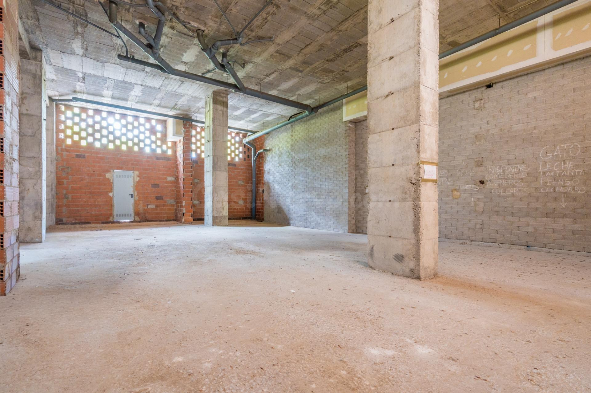 ¡Tu negocio en la arteria principal de Moreras, junto a Ciud - foto 3