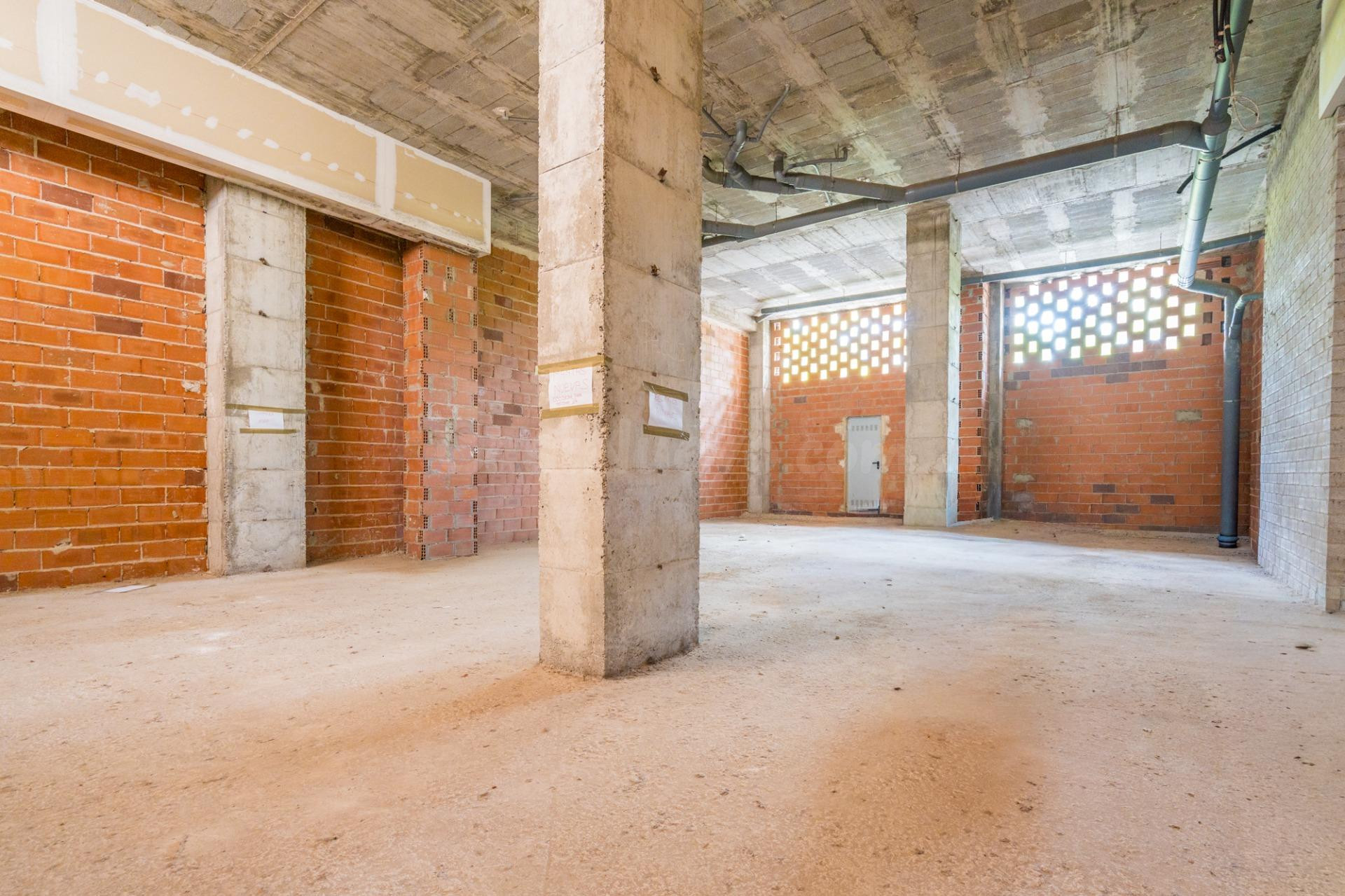 ¡Tu negocio en la arteria principal de Moreras, junto a Ciud - foto 4