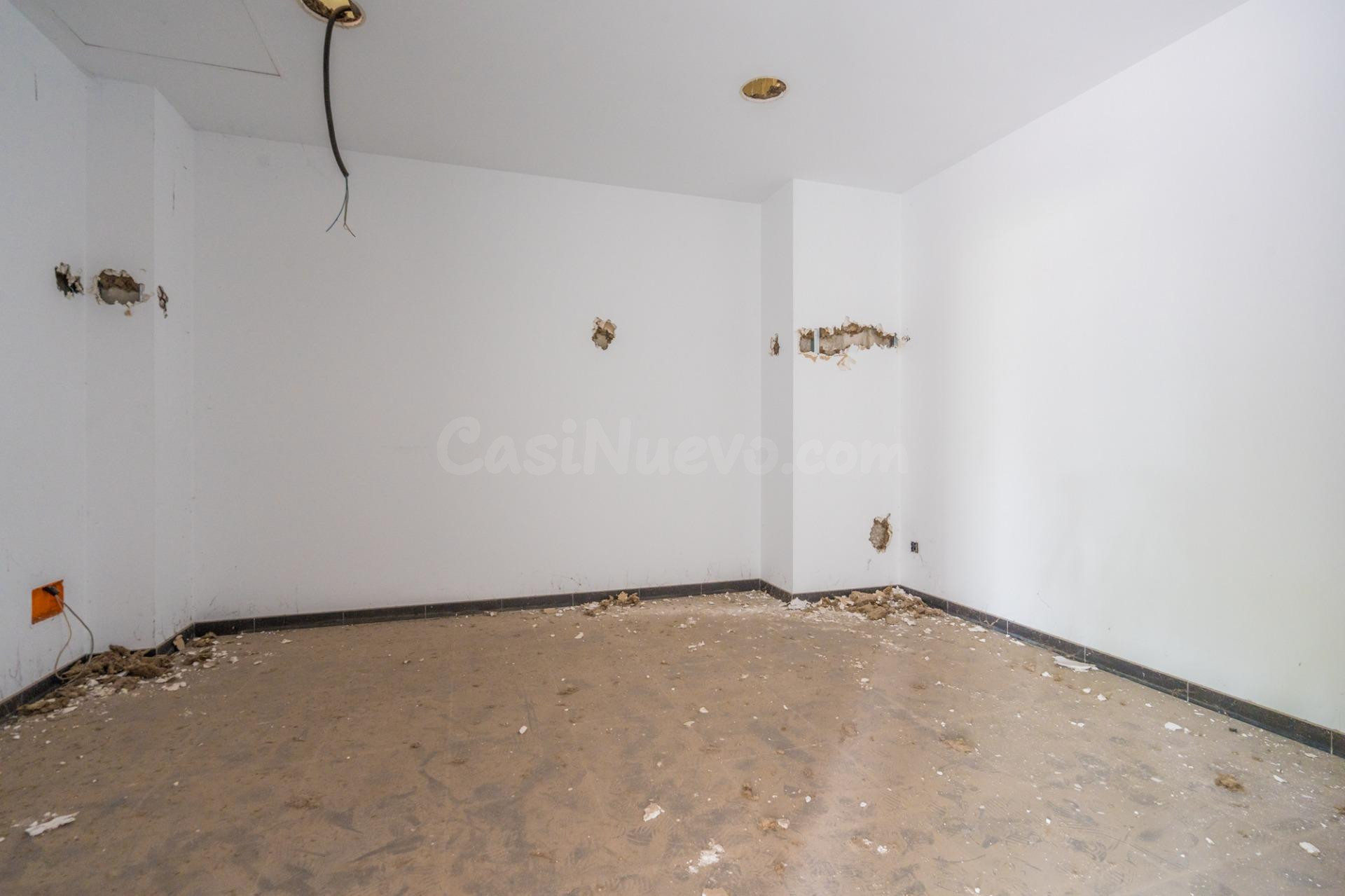 ¡Tu negocio en la arteria principal de Moreras, junto a Ciud - foto 3