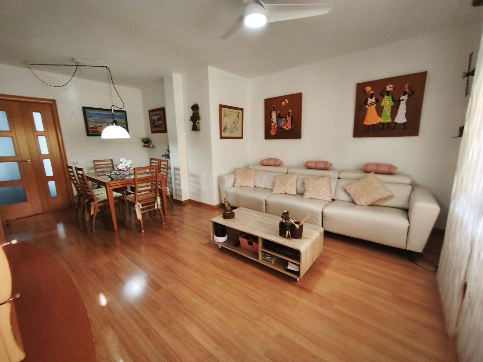 ¡¡ Piso en finca seminueva totalmente reformado con parquing