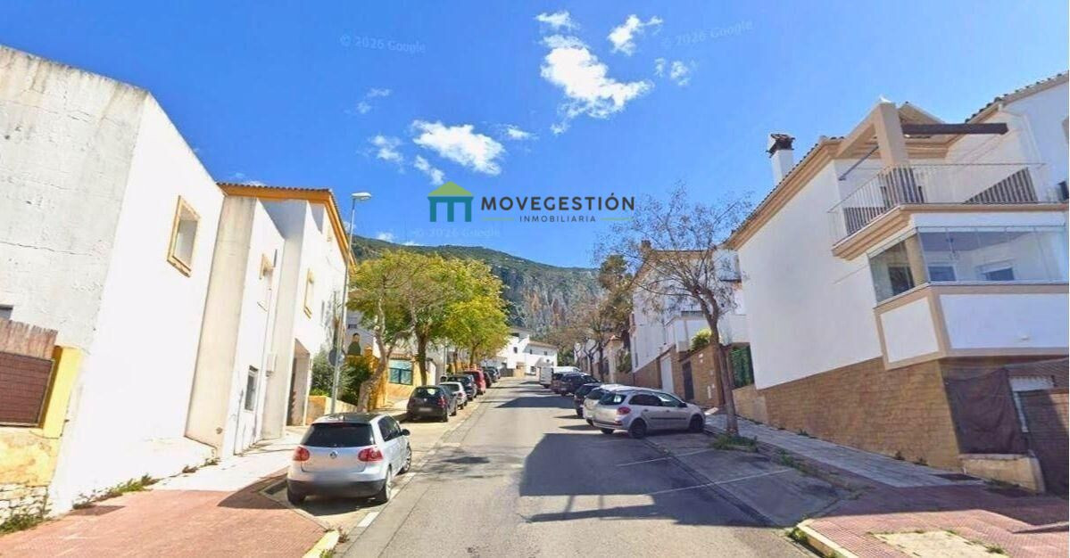 Oportunidad de Casa Adosada en Ubrique - La Vega