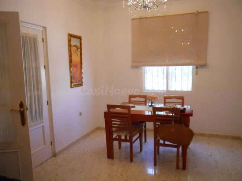 CASA CON COCHERA GRANDE, COCINA COMEDOR - foto 2