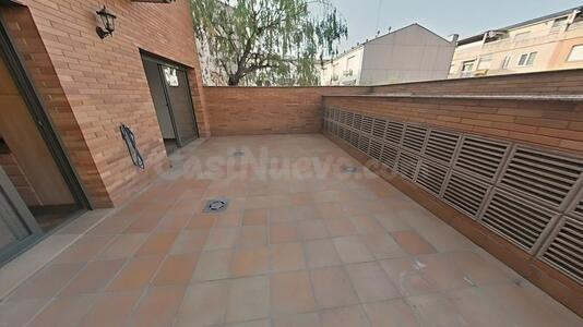 PLANTA BAJA SEMINUEVA CON TERRAZA DE 30 mts Y PLAZA PARQUING - foto 2