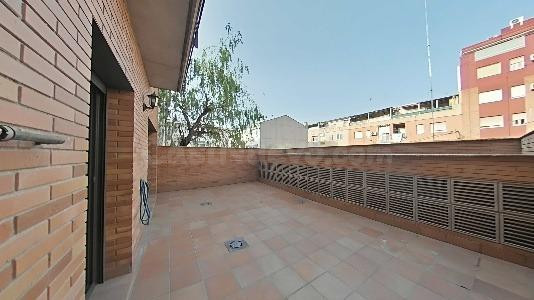 PLANTA BAJA SEMINUEVA CON TERRAZA DE 30 mts Y PLAZA PARQUING - foto 5