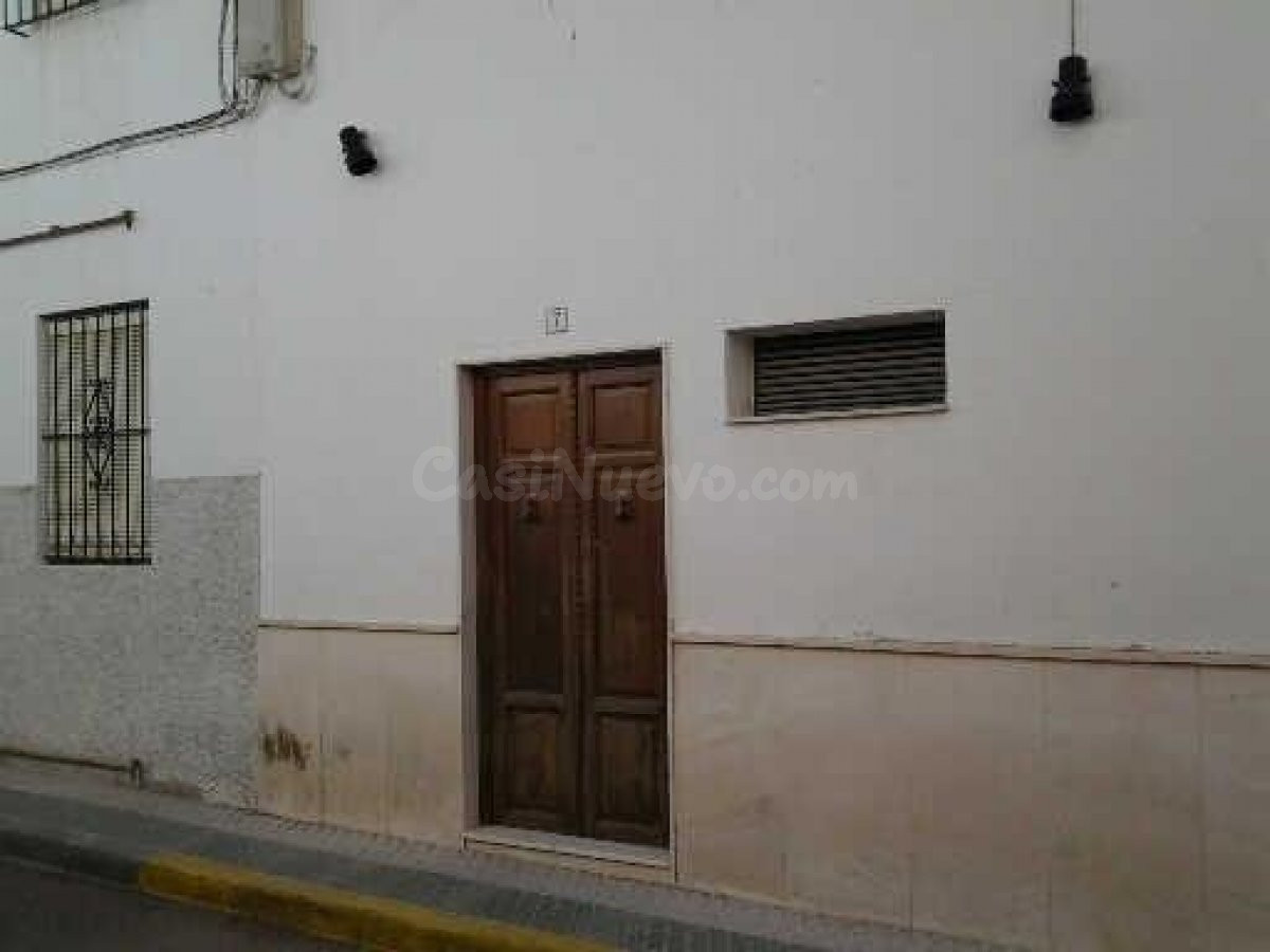 EDIFICIO DE 3 LOCALES, 1 VIVIENDA Y TRASTERO