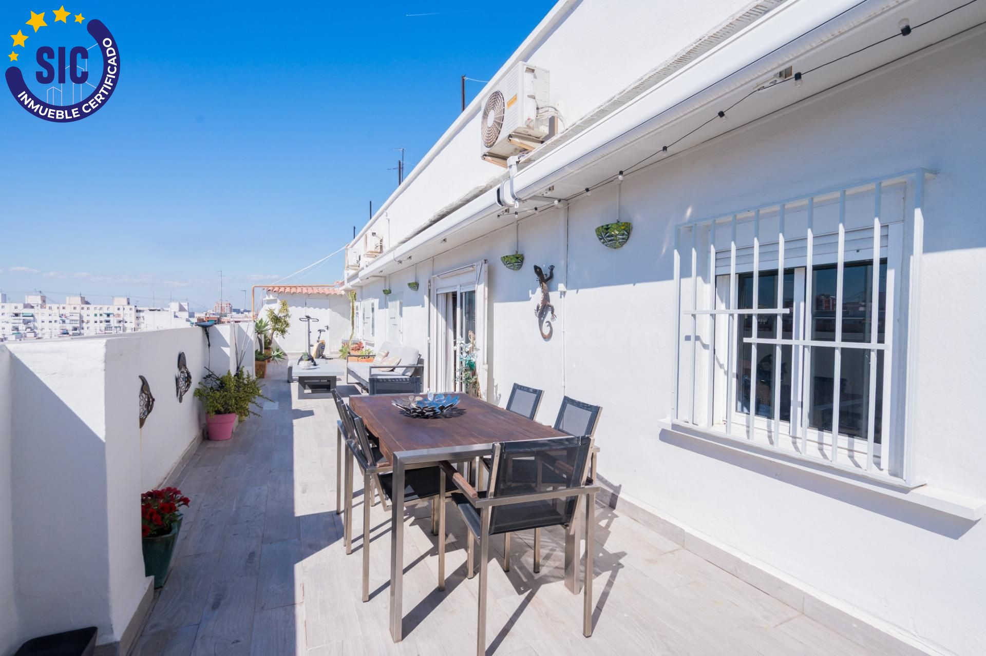 Ático con gran terraza y mucha luz