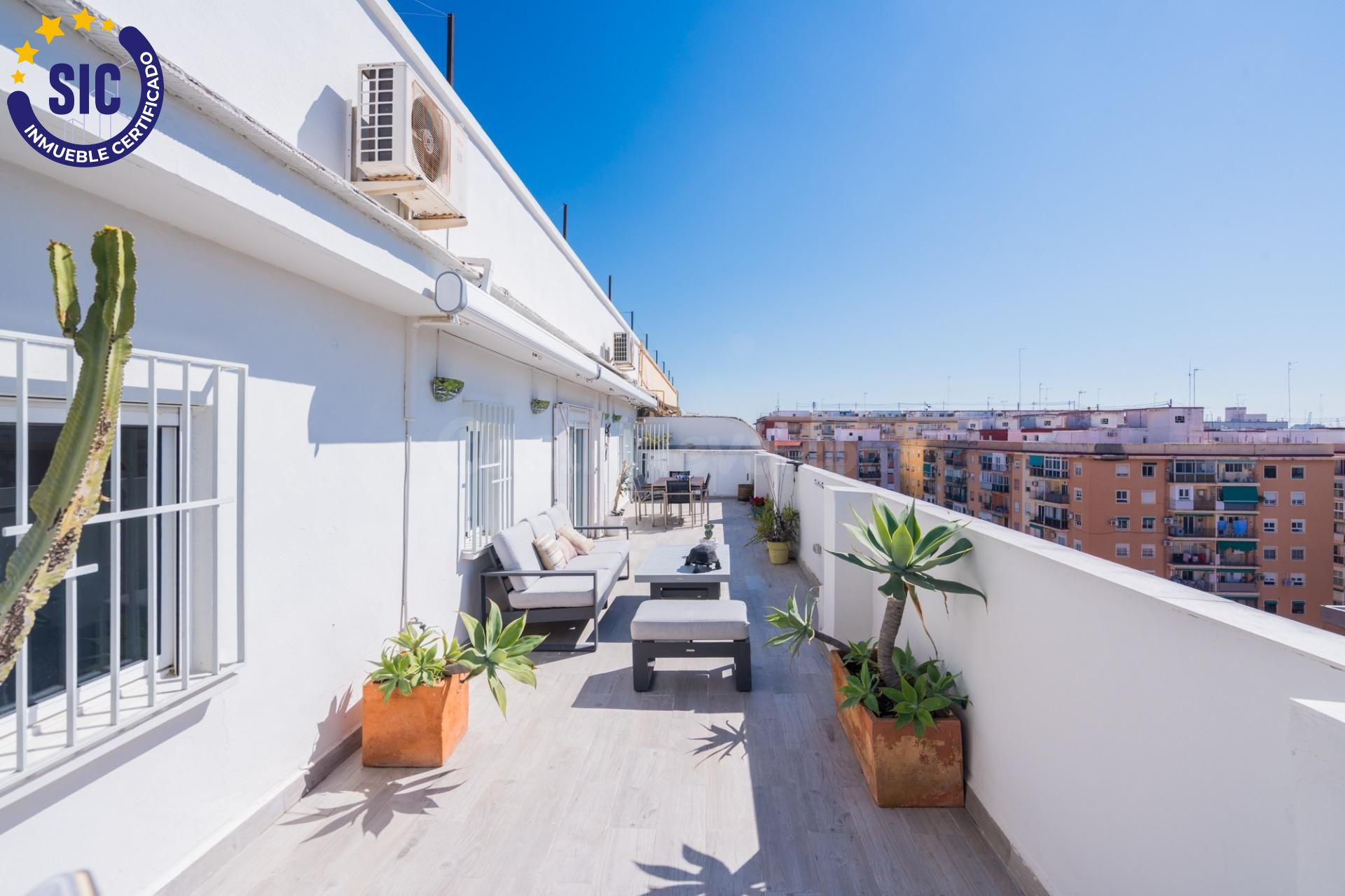 Ático con gran terraza y mucha luz - foto 2