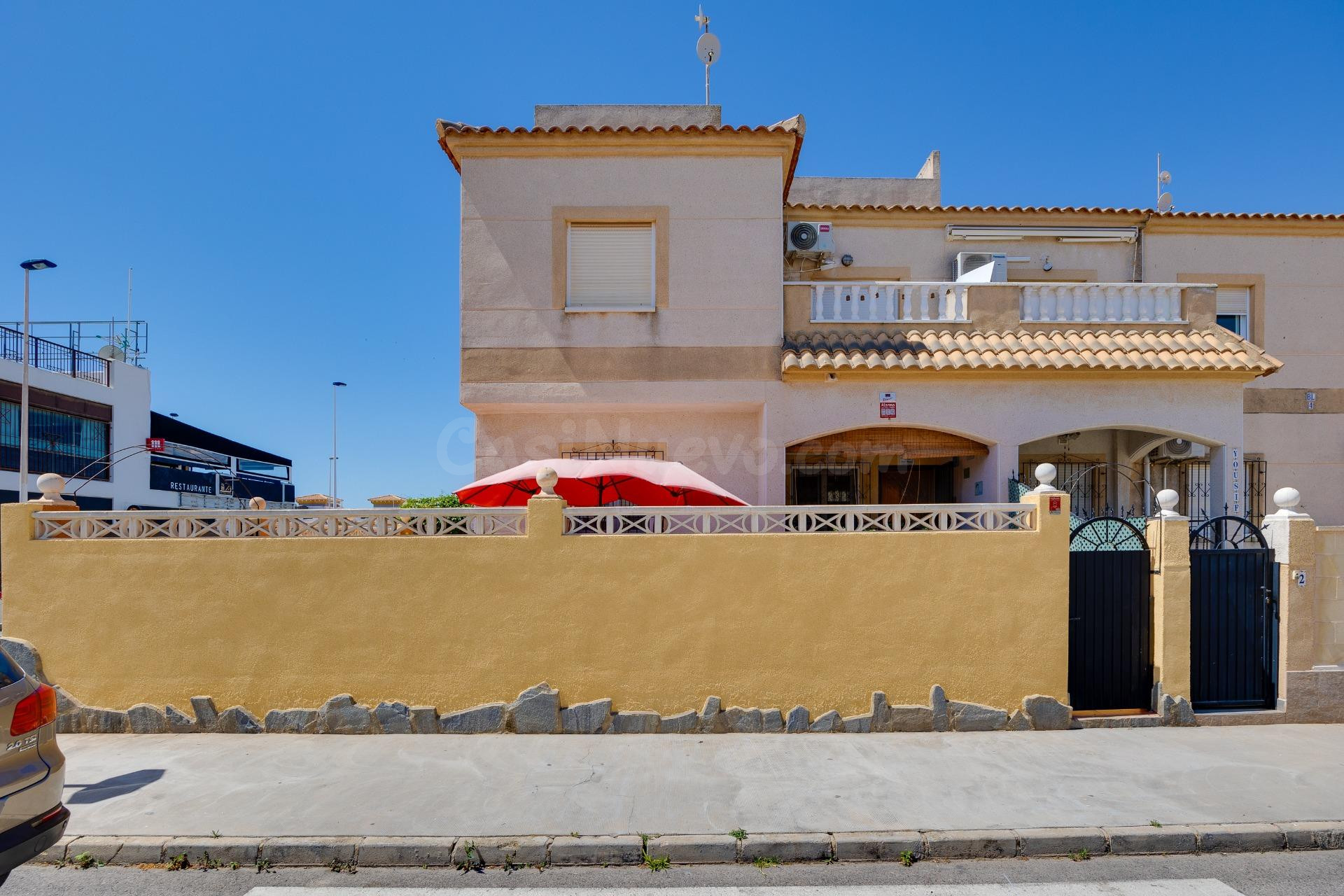 Bungalow planta baja en esquina en Aguas Nuevas - foto 2