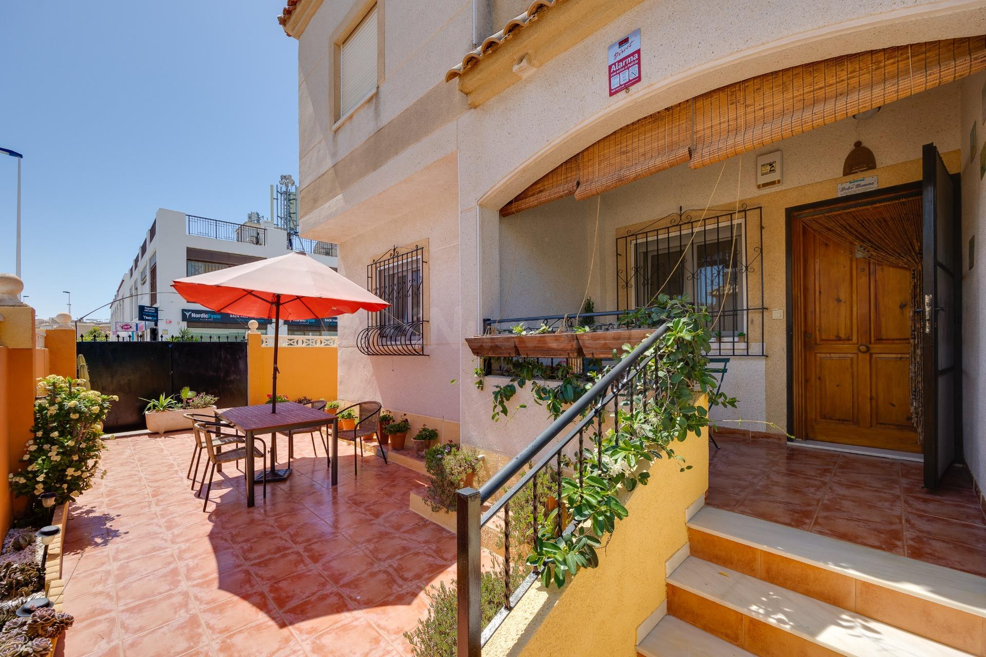 Bungalow planta baja en esquina en Aguas Nuevas - foto 3