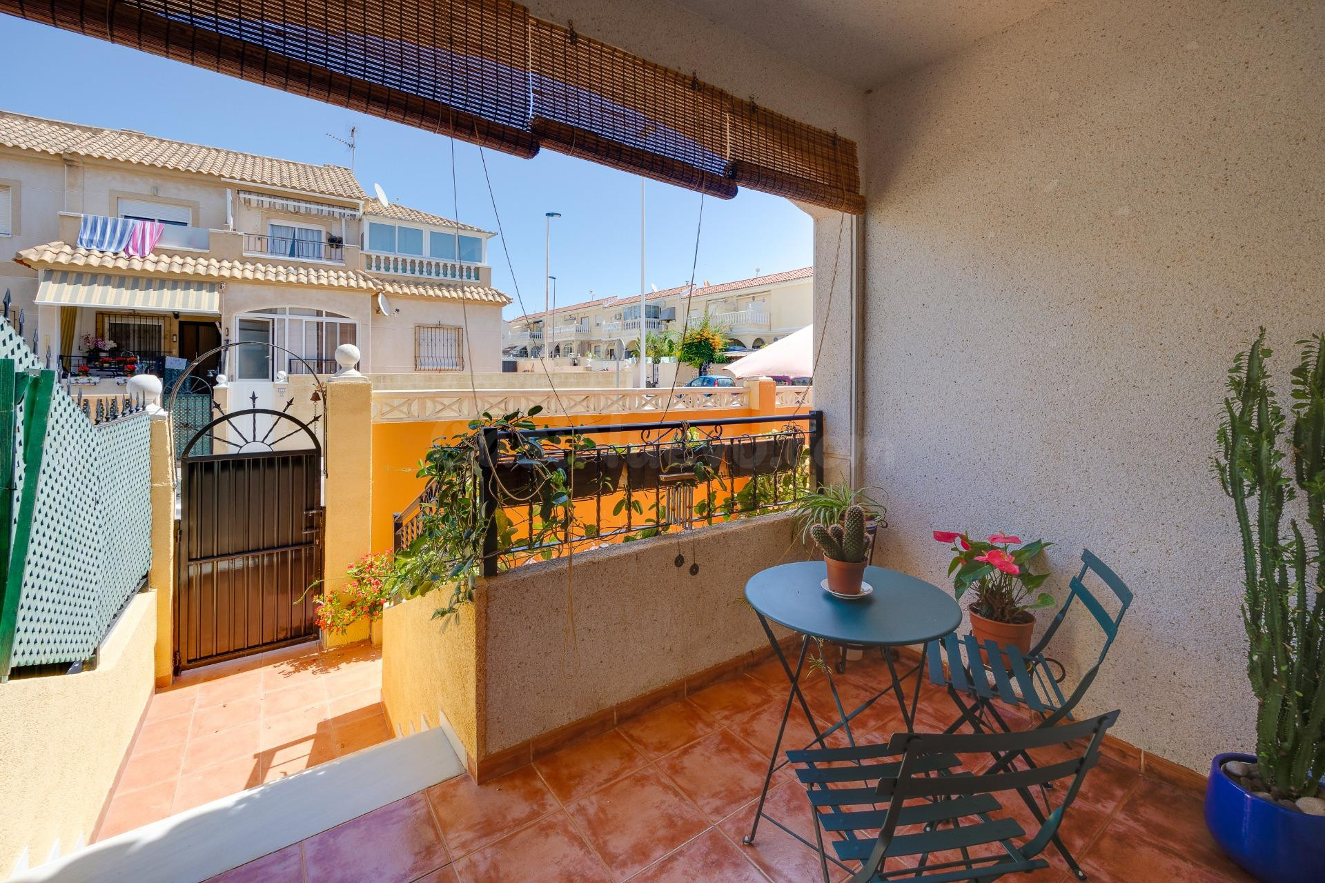 Bungalow planta baja en esquina en Aguas Nuevas - foto 4