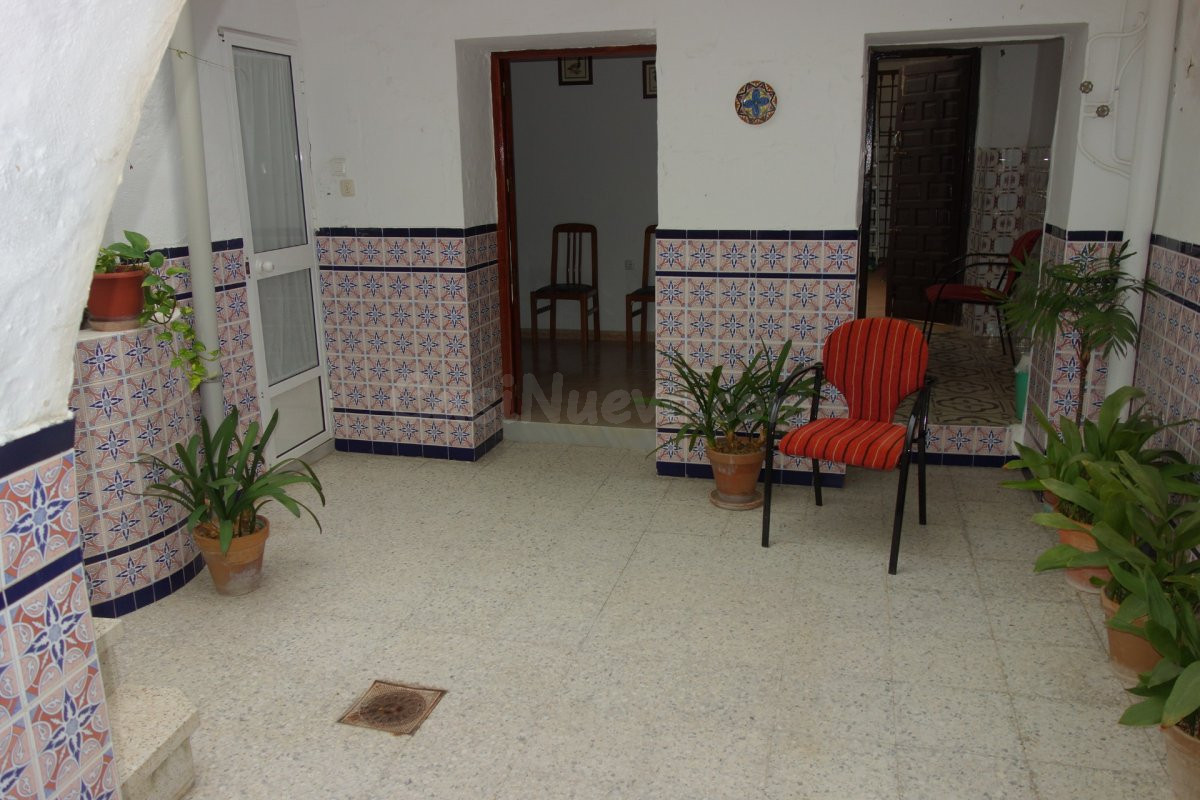 SE VENDE CASA A REFORMAR