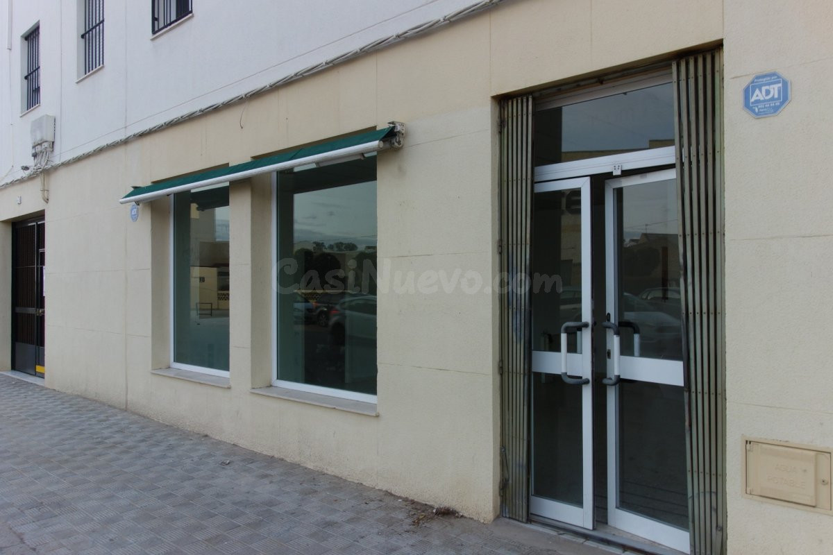 SE ALQUILA LOCAL COMERCIAL EN TRAVESÍA SAN IGNACIO