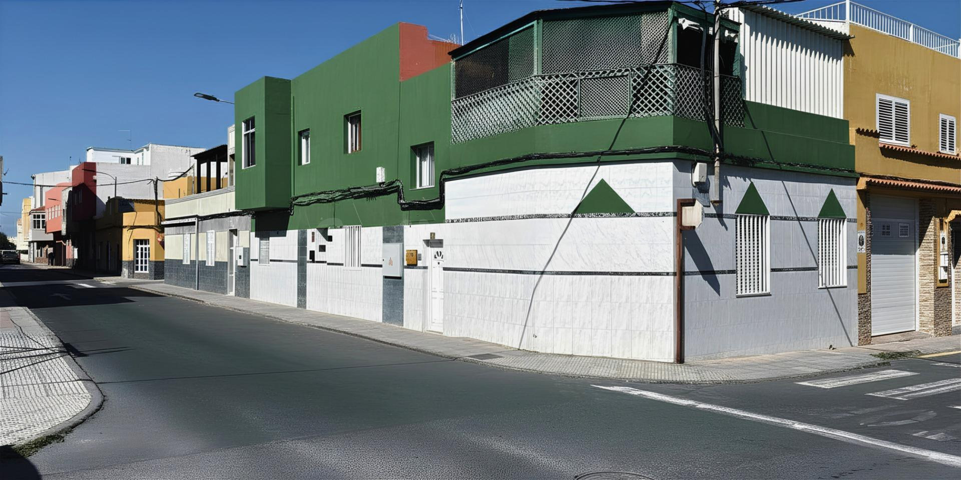 ¡Luminosa planta alta en esquina con azotea privativa y entr