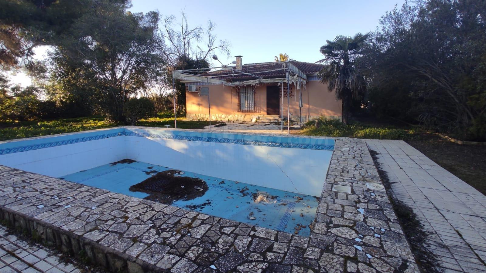 CHALET "LOS DIEZ MANDAMIENTOS" 2639 M2.PARCELA, PISCINA, JAR - foto 4