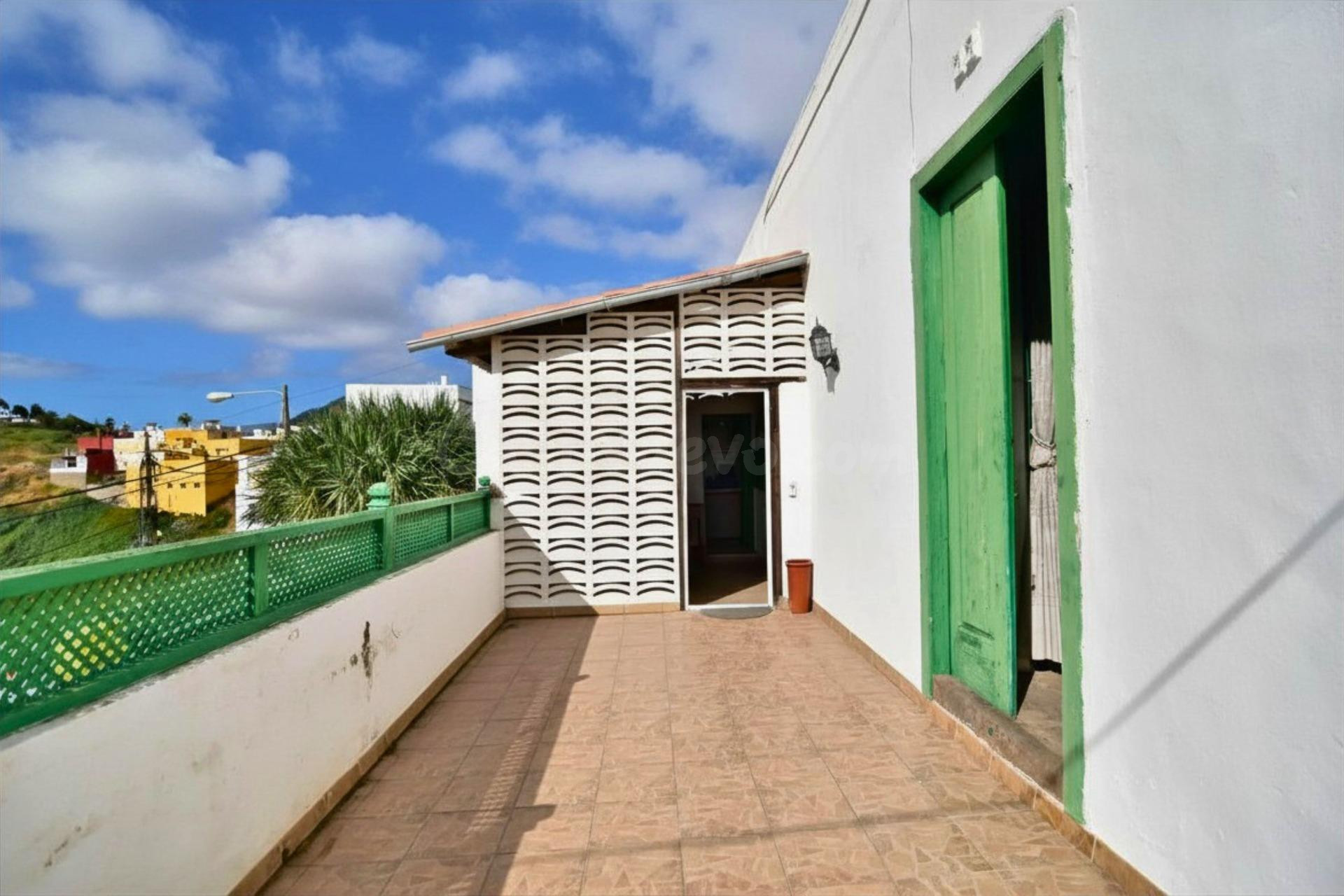 Casa antigua con encanto, terraza y terreno en Tafira (La Mo