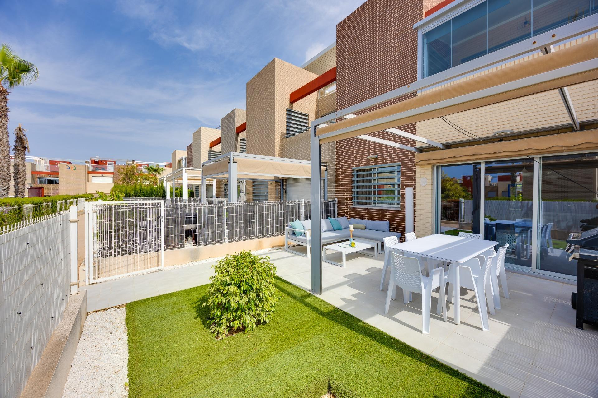 Bungalow Planta Baja en Aguas Nuevas / Sector 25