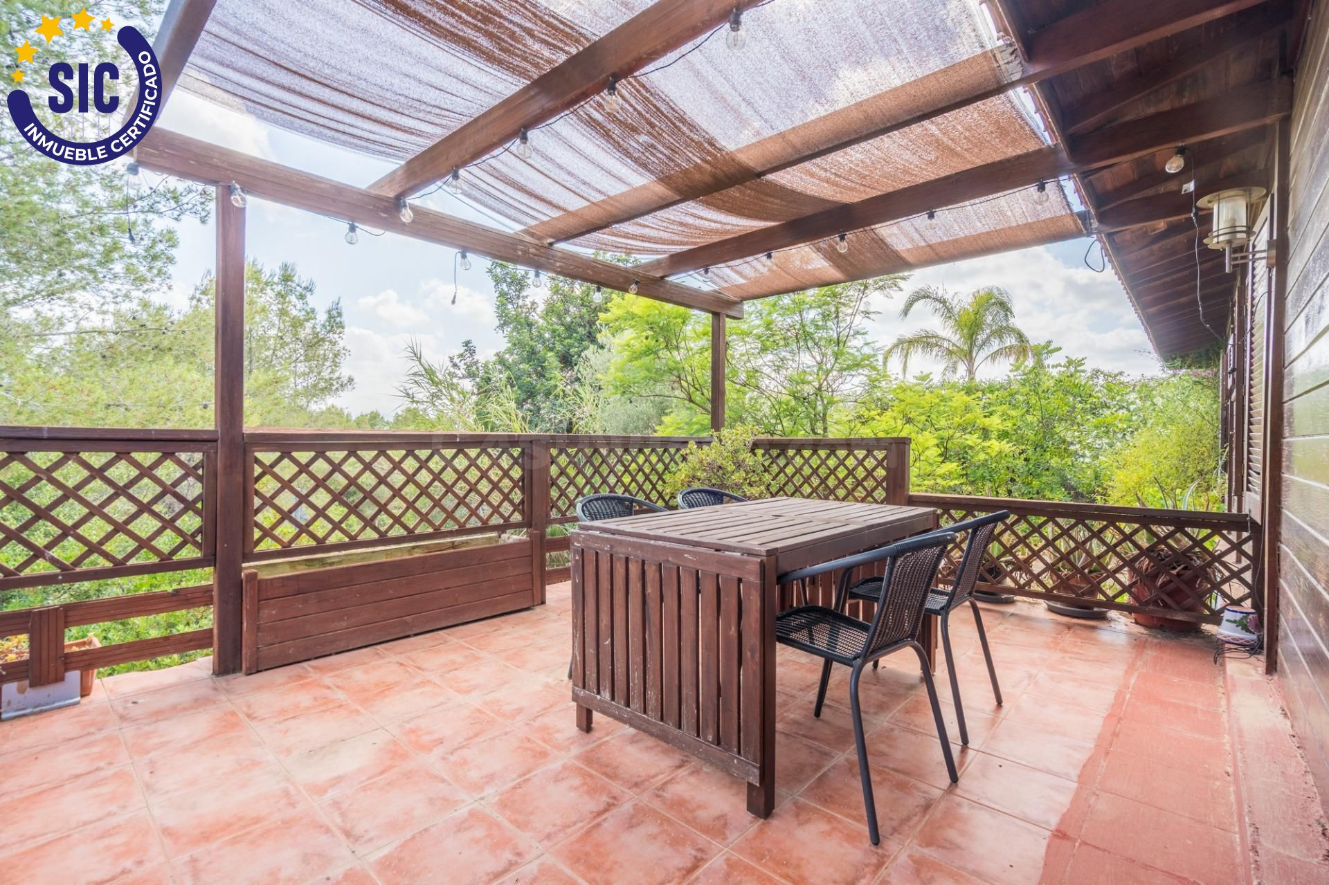 Tu próximo hogar: un oasis de paz y diseño con vistas proteg - foto 4