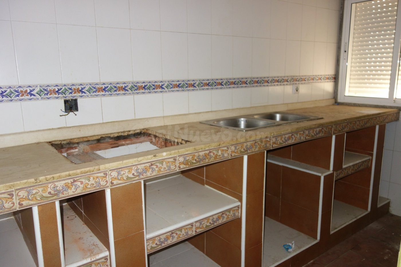 ES UNA CASA PERO SOLO SE VENDE LA PARTE DE ABAJO. TOTALMENTE - foto 2