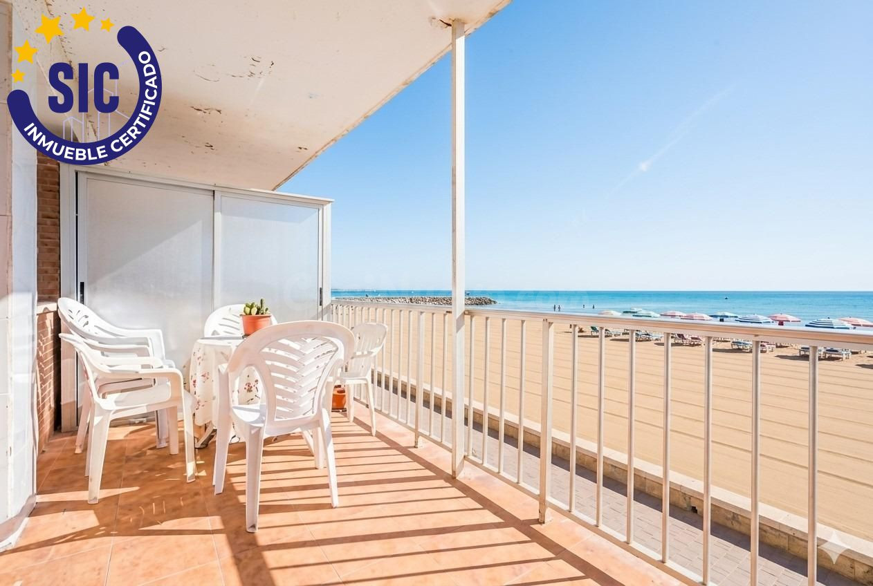 Apartamento en primera linea de playa en el Perelló con ampl