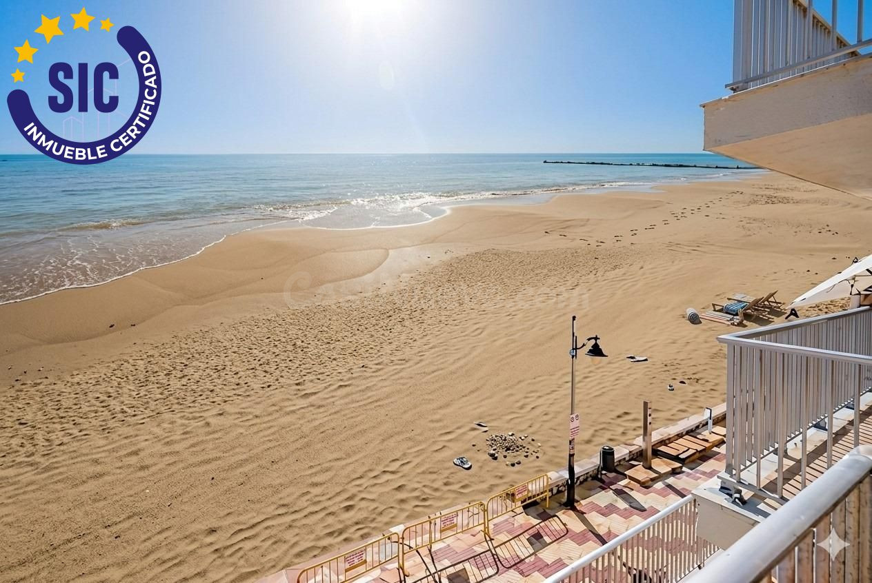 Apartamento en primera linea de playa en el Perelló con ampl - foto 4