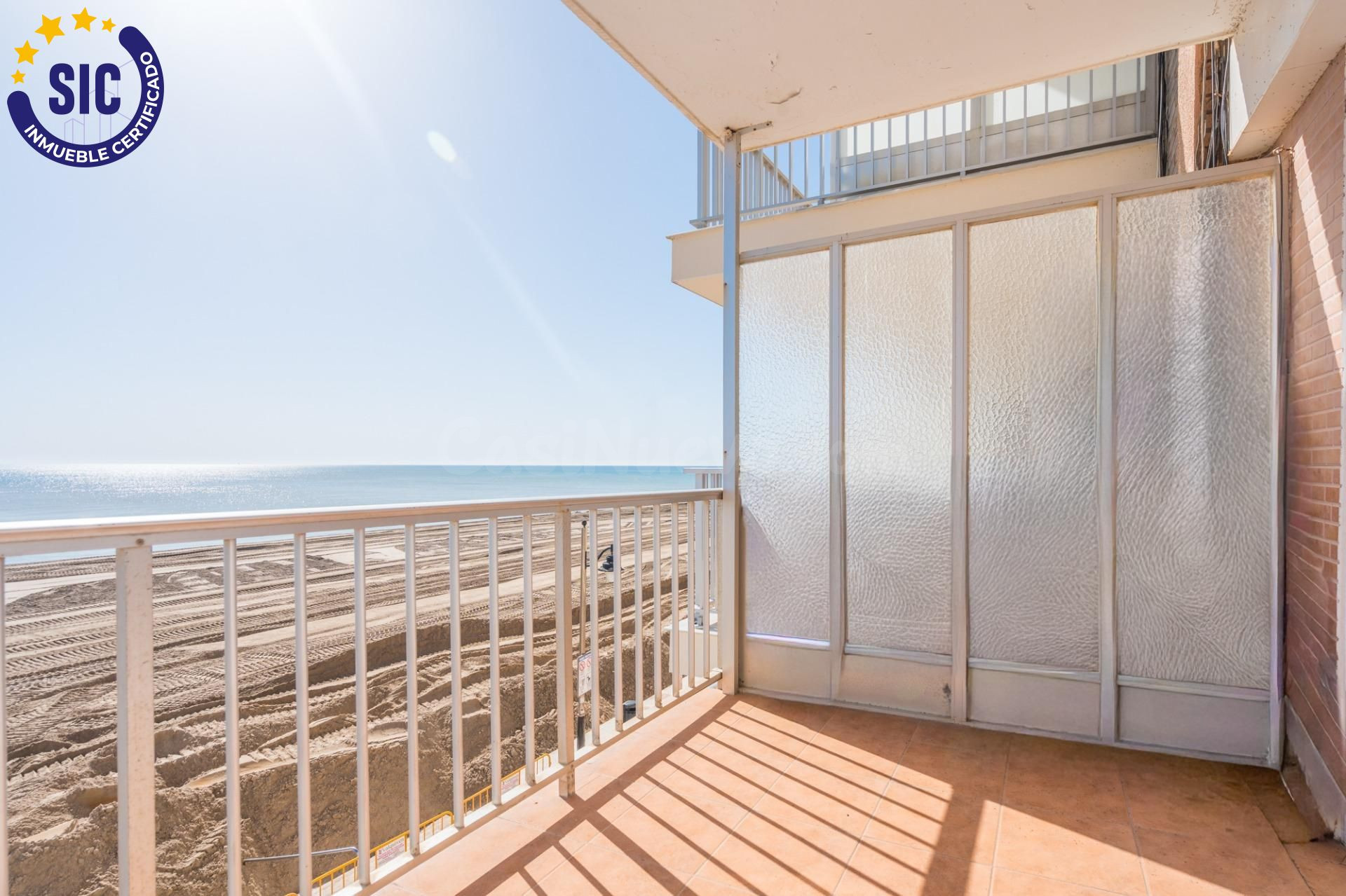 Apartamento en primera linea de playa en el Perelló con ampl - foto 5