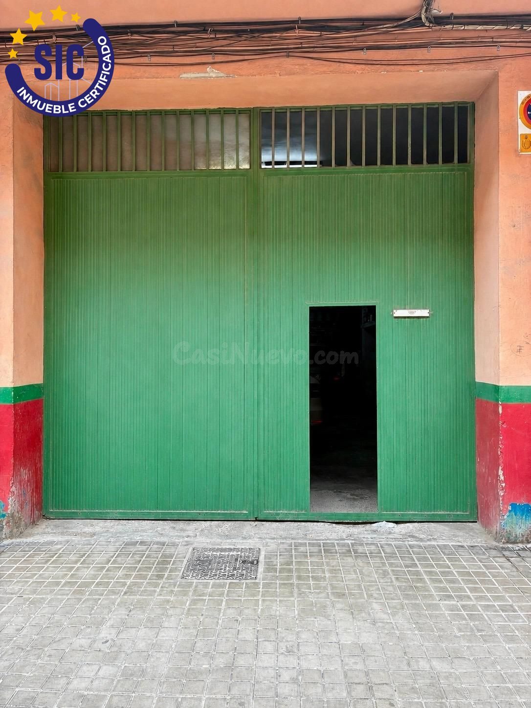 ¡Oportunidad de Inversión Única en Sagunto! Dos Locales Come