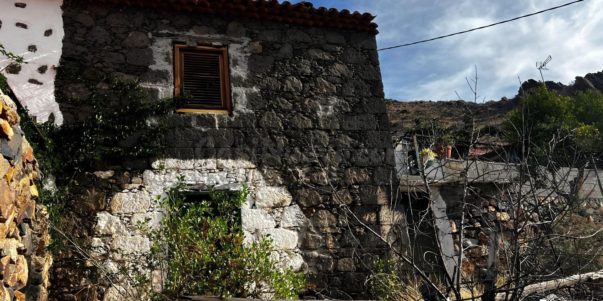 CASA DE PIEDRA EN TEJEDA