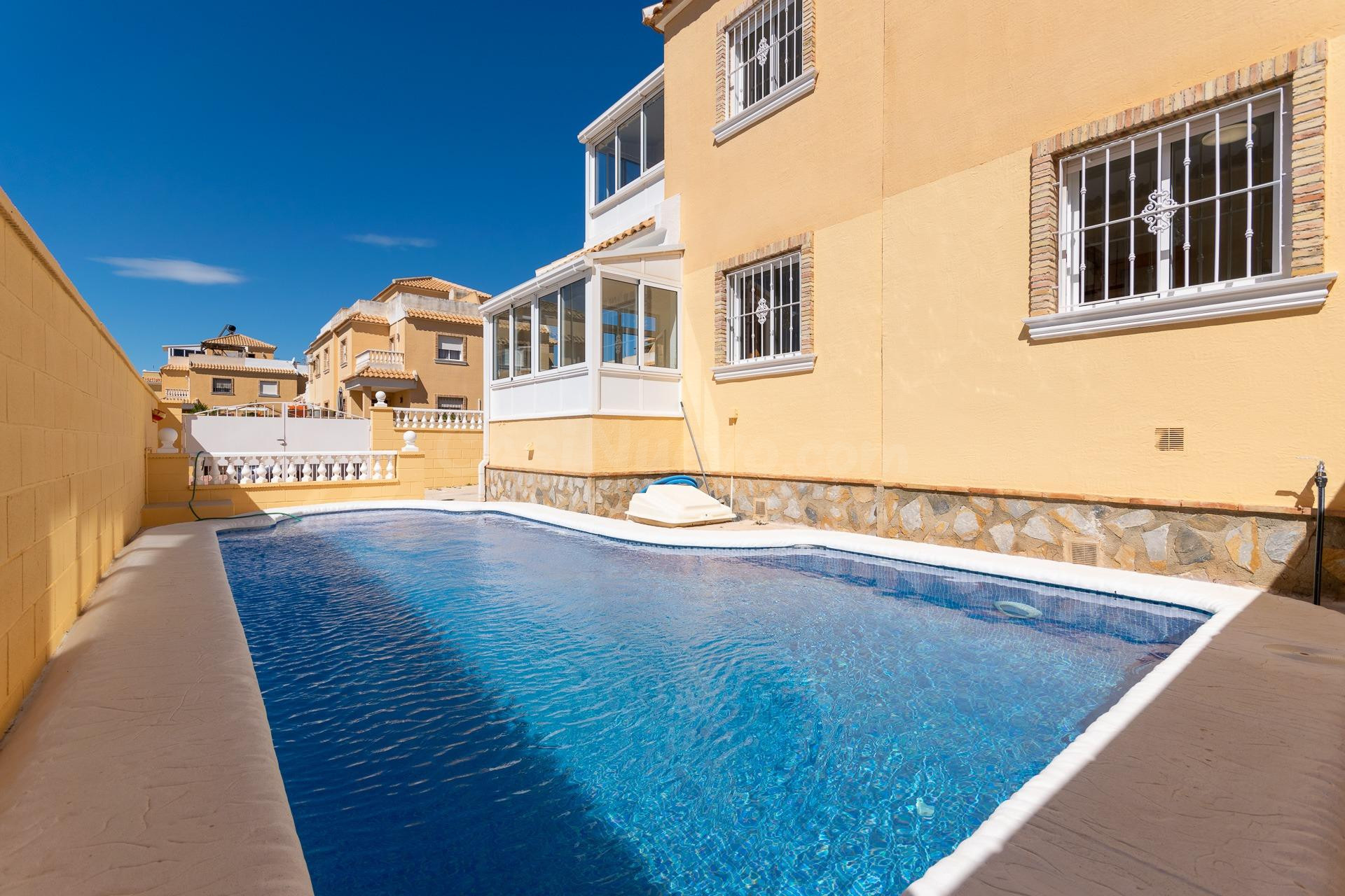 Chalet con Piscina en Ciudad Quesada