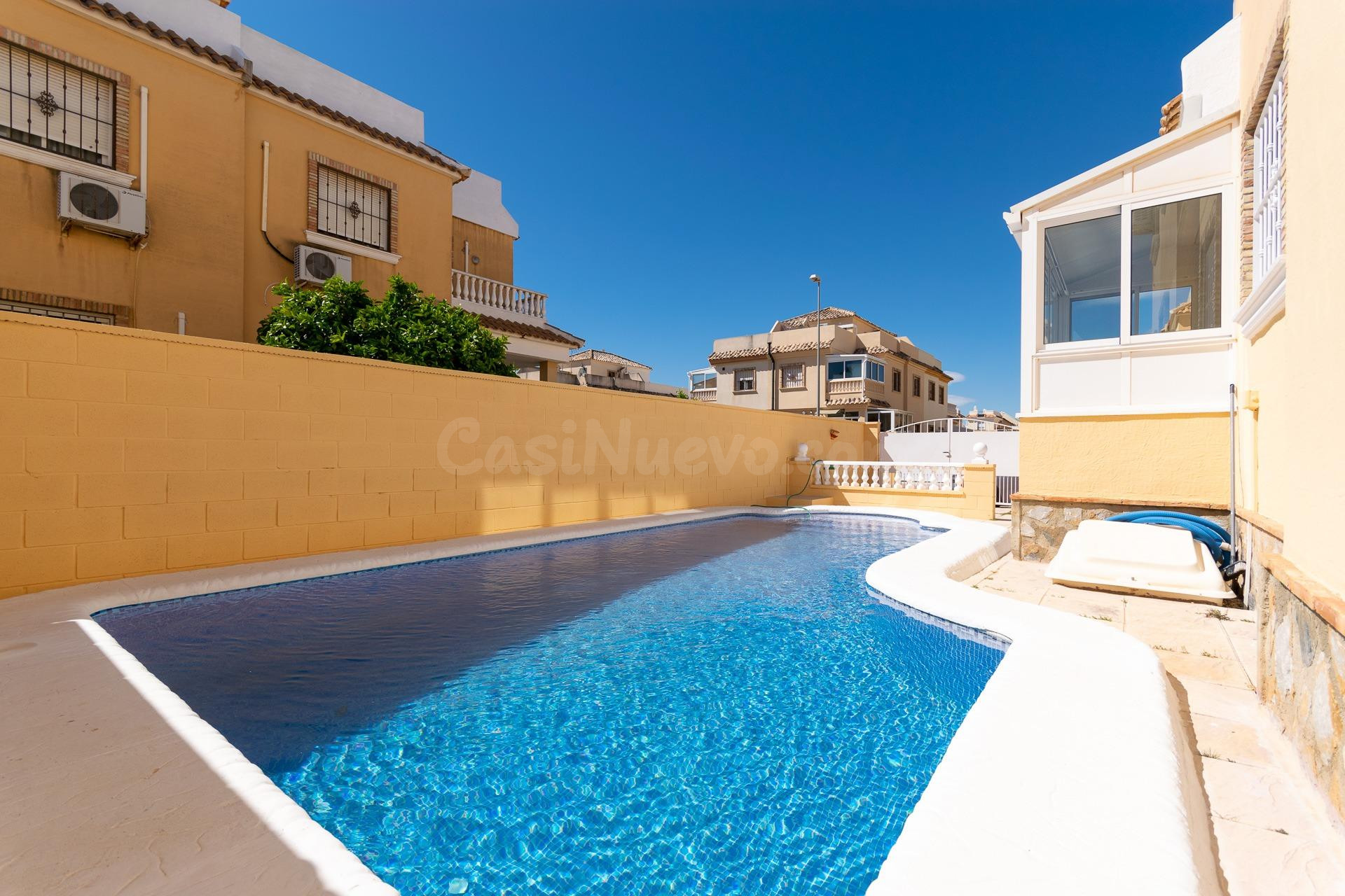 Chalet con Piscina en Ciudad Quesada - foto 3