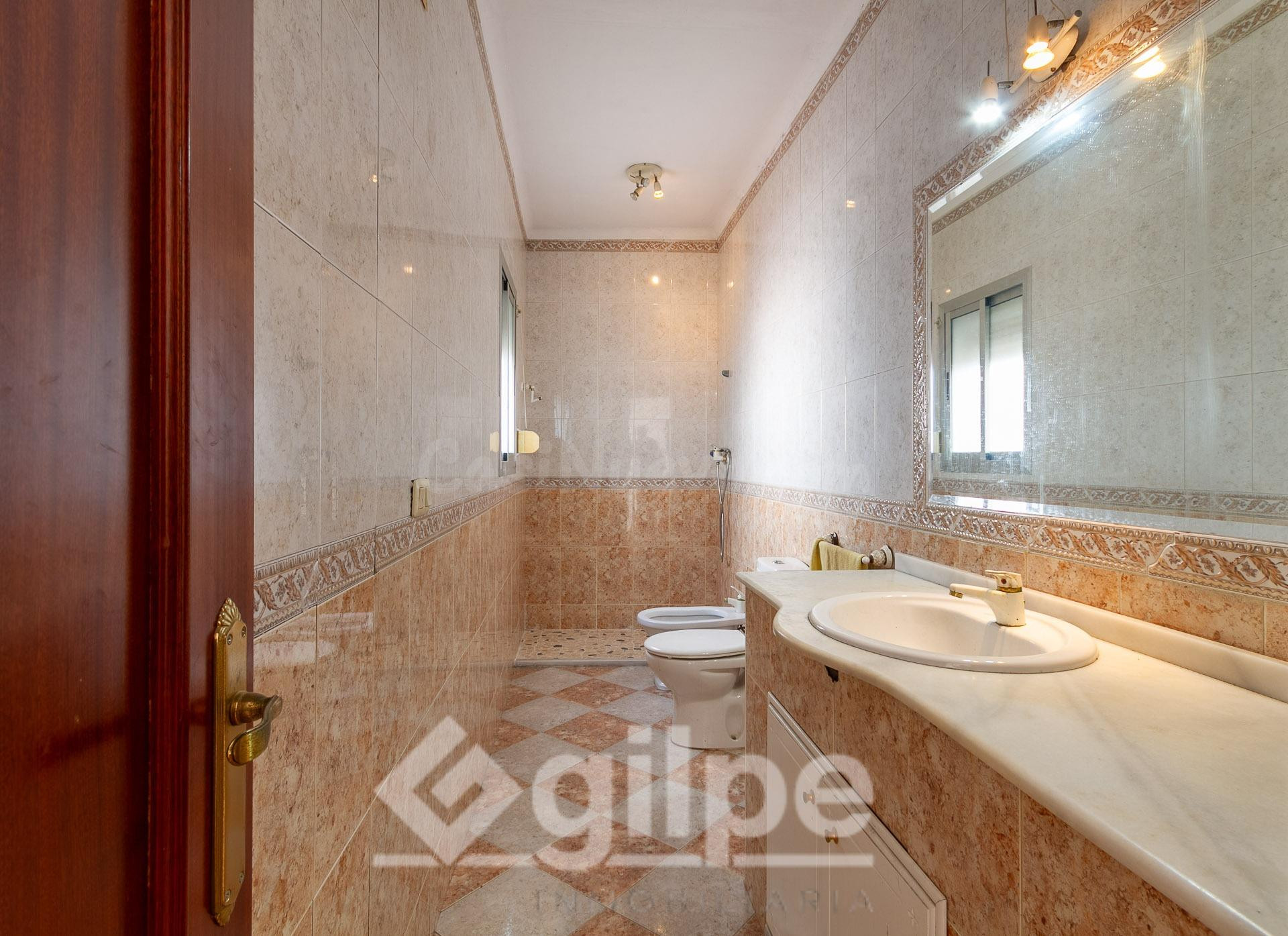 CASA CON COCHERA EN UNA ESTUPENDA ZONA DE MARCHENA - foto 5