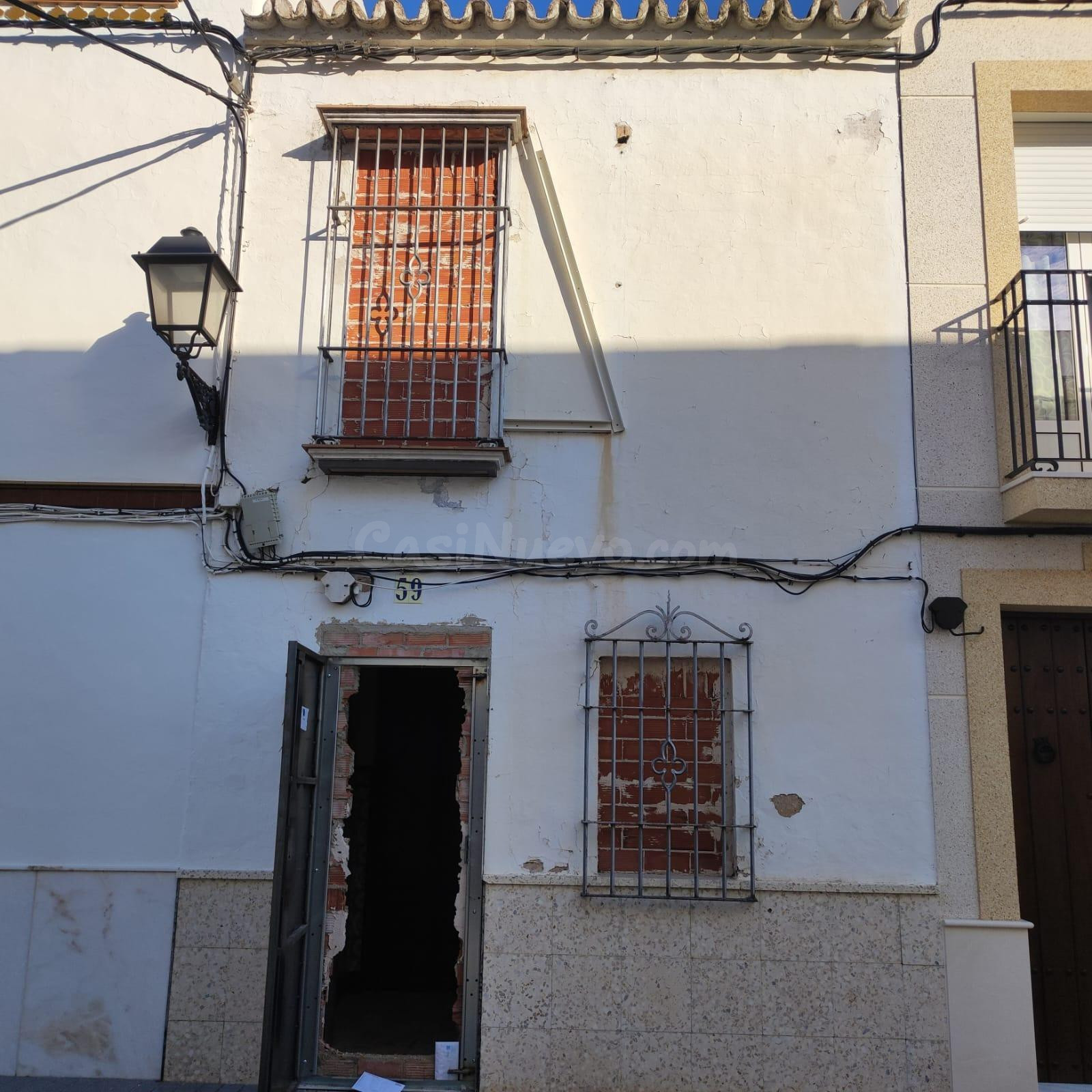 CASA EN LA PUEBLA DE CAZALLA PARA REFORMAR