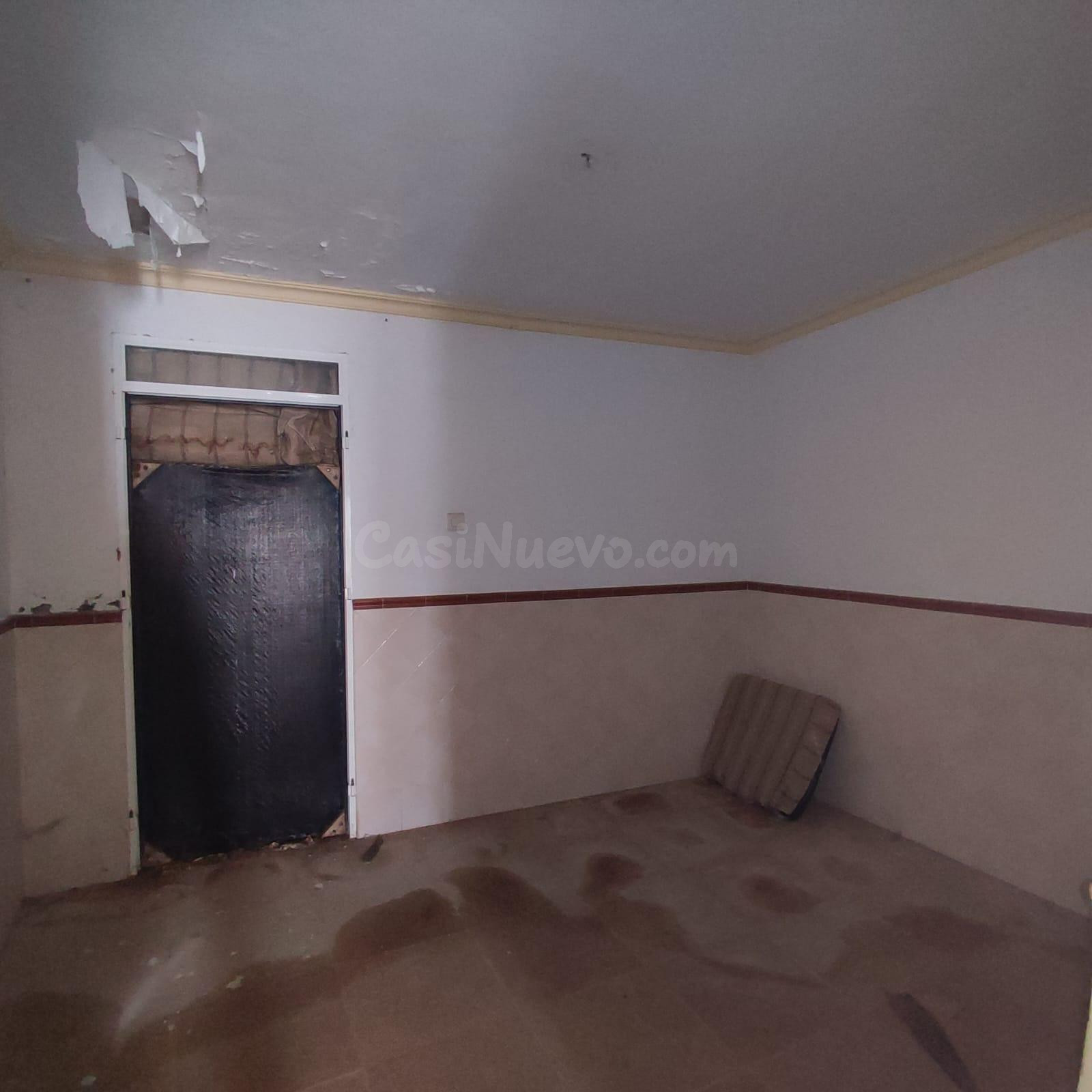 CASA EN LA PUEBLA DE CAZALLA PARA REFORMAR - foto 3