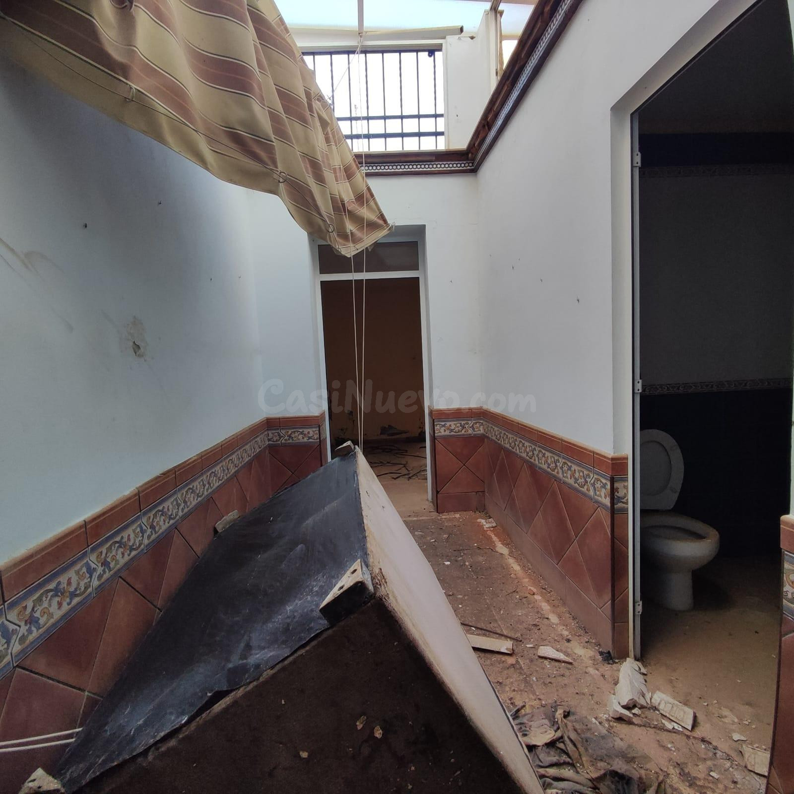 CASA EN LA PUEBLA DE CAZALLA PARA REFORMAR - foto 4