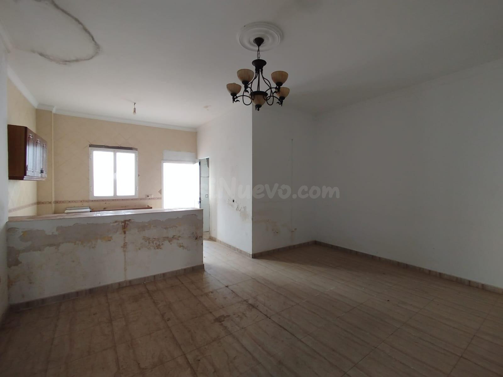 CASA EN PARADA EN BUENA ZONA PARA REFORMAR